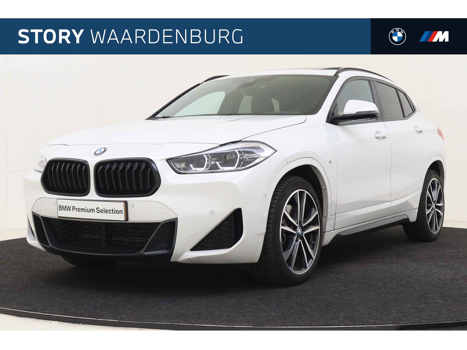 BMW X2 xDrive20i M Sport Automaat / Panoramadak / Trekhaak / Achteruitrijcamera / Active Cruise Control / Sportstoelen / LED / Park Assistant - 1/59