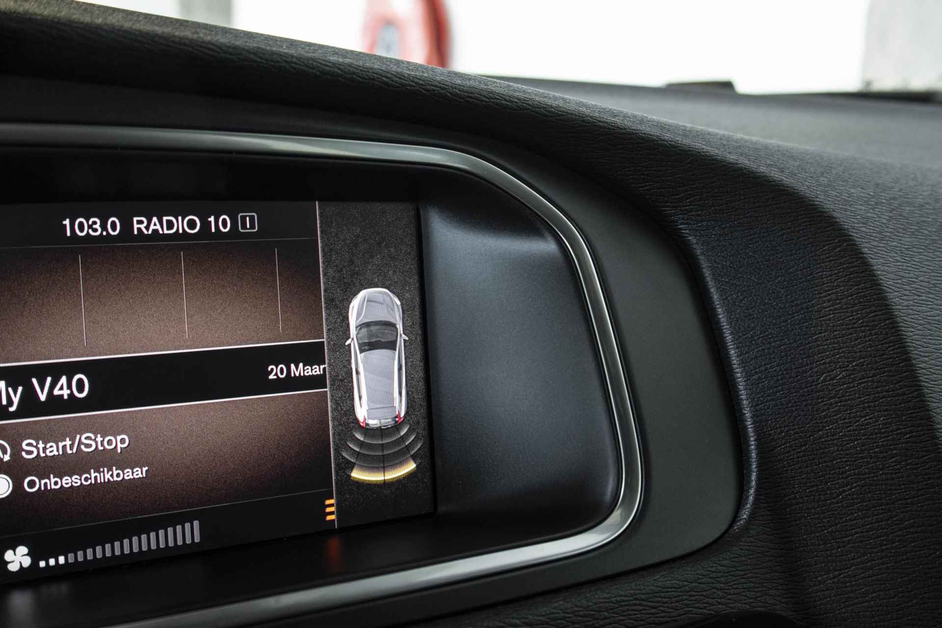 Volvo V40 Cross Country T3 Automaat Dynamic Edition | 1e eigenaar | Dealer onderhouden | Lederen bekleding | Stoelverwarming | Navigatie | Parkeersensoren achter | High Performance audio | Stoelverwarming - 24/35