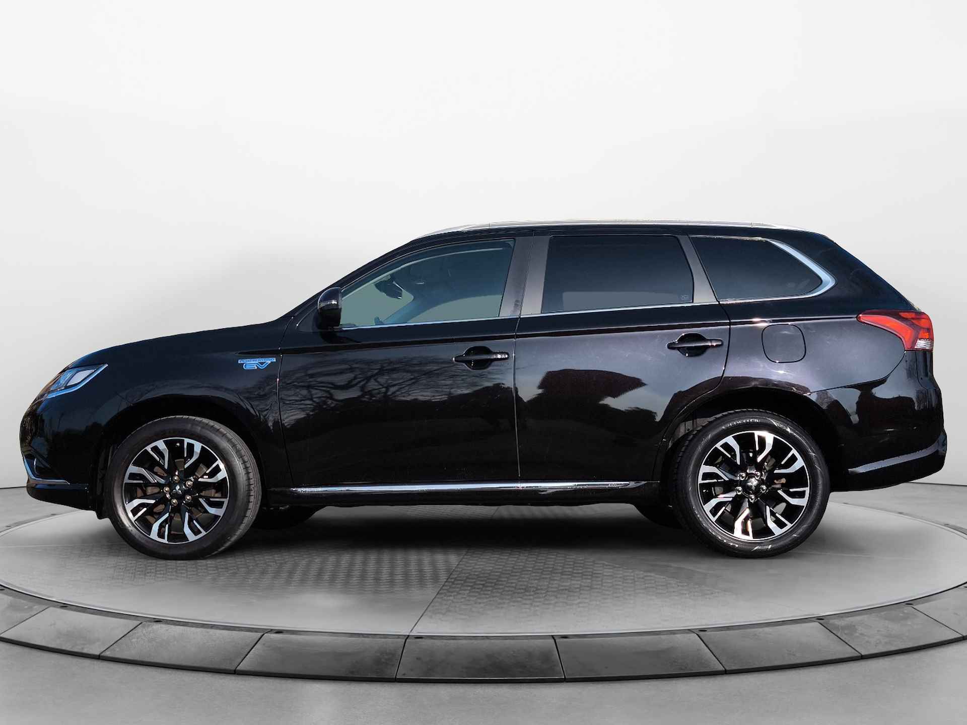 Mitsubishi Outlander 2.0 PHEV Executive Edition (122 PK) 2e-Eig. Keurig-Onderh. BOVAG-Garantie. NL-Auto. Half-Leer, Trekhaak, Navigatie, Cruisecontrol, Keyless-Entry/Start, Parkeersensoren-V+A, Achteruitrijcamera, Premium-Audio, Bluetooth, DAB, Stoelverwarming, Licht-Zicht-Pakket, Lm-Velgen-18Inch, Privacy-Glas - 6/36