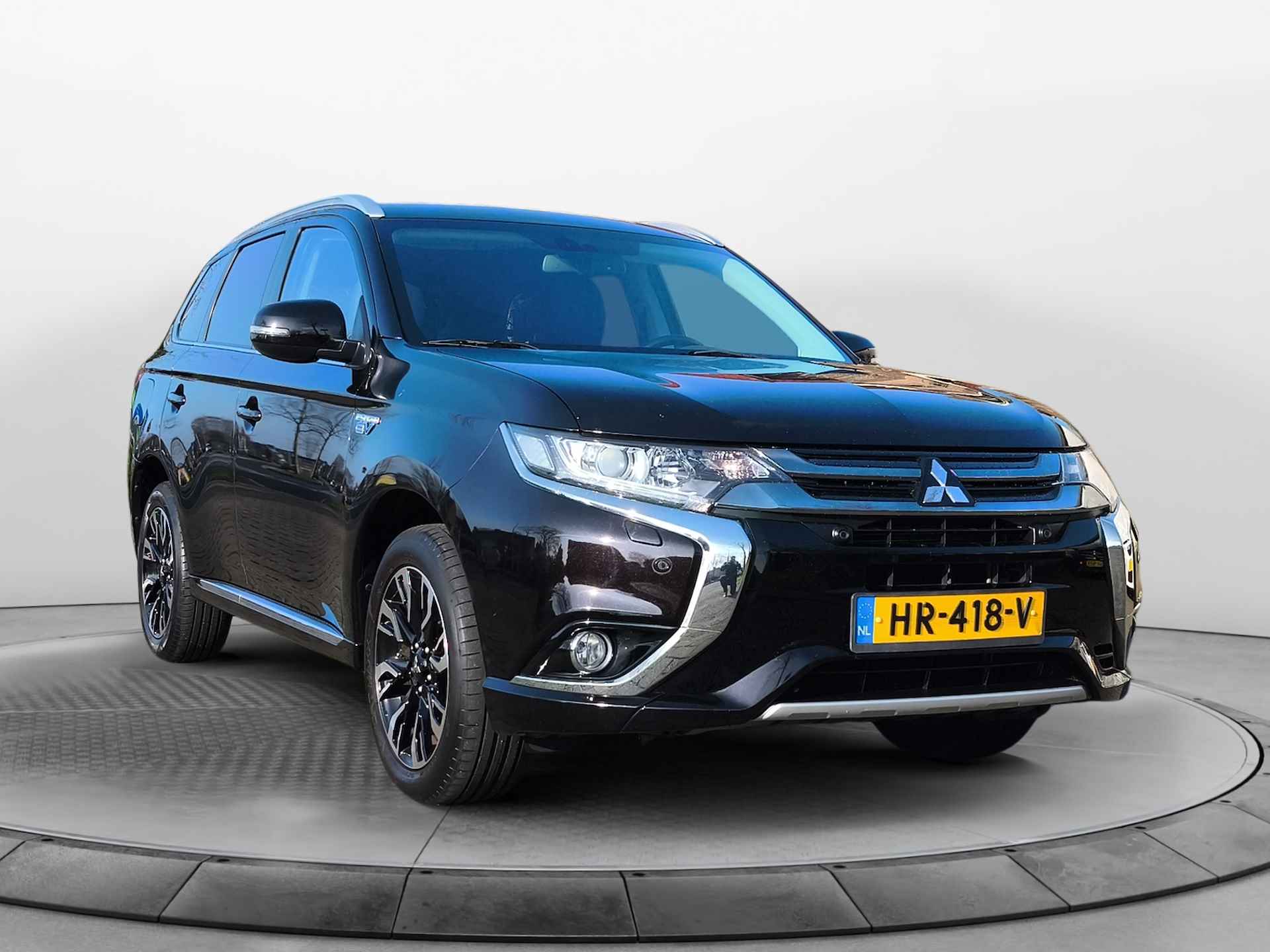 Mitsubishi Outlander 2.0 PHEV Executive Edition (122 PK) 2e-Eig. Keurig-Onderh. BOVAG-Garantie. NL-Auto. Half-Leer, Trekhaak, Navigatie, Cruisecontrol, Keyless-Entry/Start, Parkeersensoren-V+A, Achteruitrijcamera, Premium-Audio, Bluetooth, DAB, Stoelverwarming, Licht-Zicht-Pakket, Lm-Velgen-18Inch, Privacy-Glas - 9/36