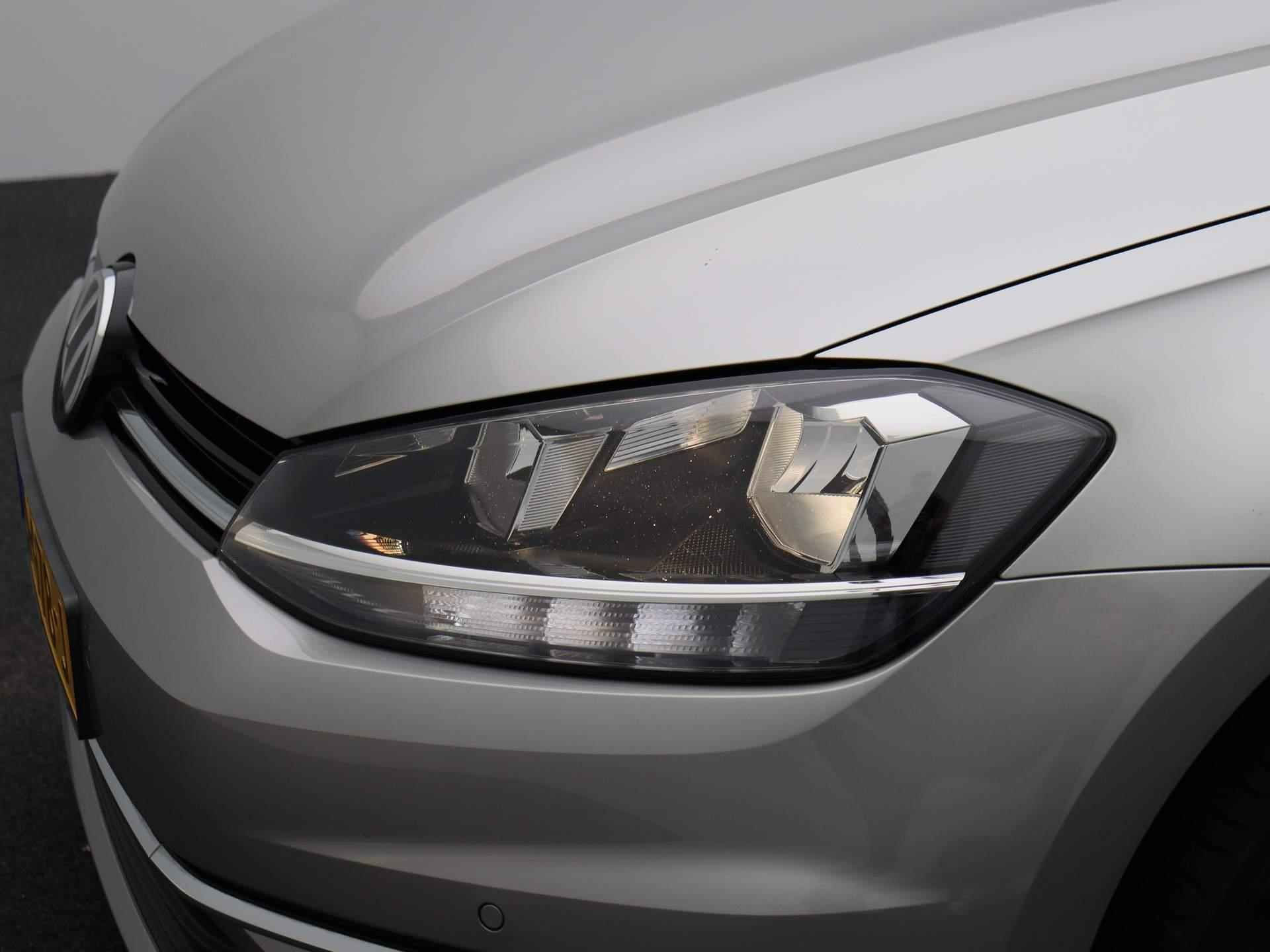 Volkswagen Golf Variant 1.0 TSI Comfortline 116 PK | Navigatie | Adaptive Cruise Control | Climate Control | Parkeersensoren | Lichtmetalen velgen | Apple Carplay | Android Auto | - 17/38