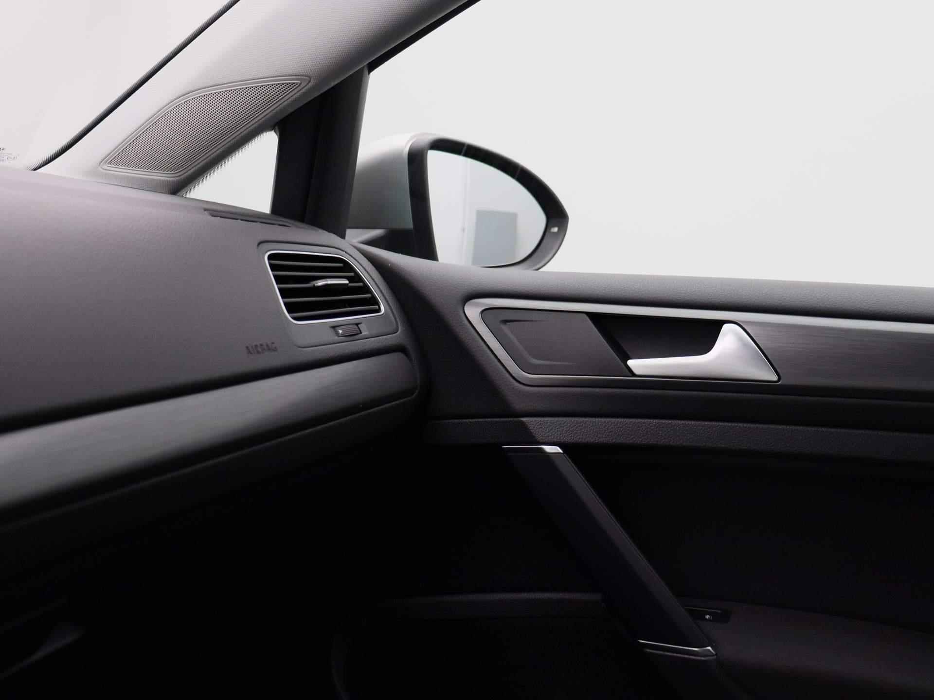 Volkswagen Golf Variant 1.0 TSI Comfortline 116 PK | Navigatie | Adaptive Cruise Control | Climate Control | Parkeersensoren | Lichtmetalen velgen | Apple Carplay | Android Auto | - 28/38