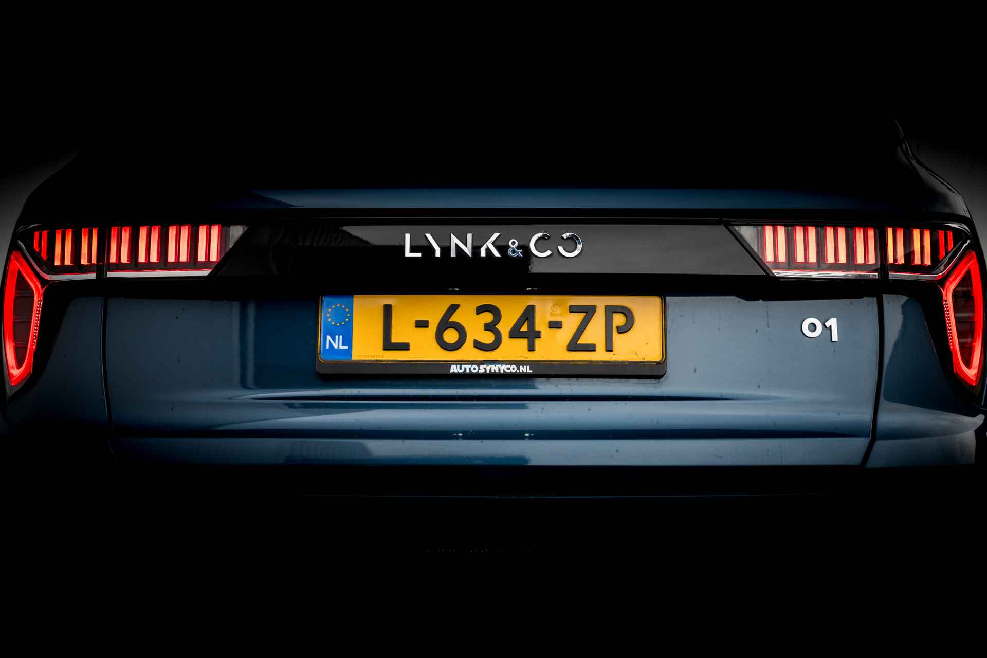 Lynk & Co 01 1.5 Plug-in Hybrid 262 Pk I Trekhaak | Panoramadak I 69 km Elektrisch I Achteruitrijcamera I Infinity Audio I Full Map Navi I Carplay I 20 inch. LMV l 1e eigenaar l - 23/59