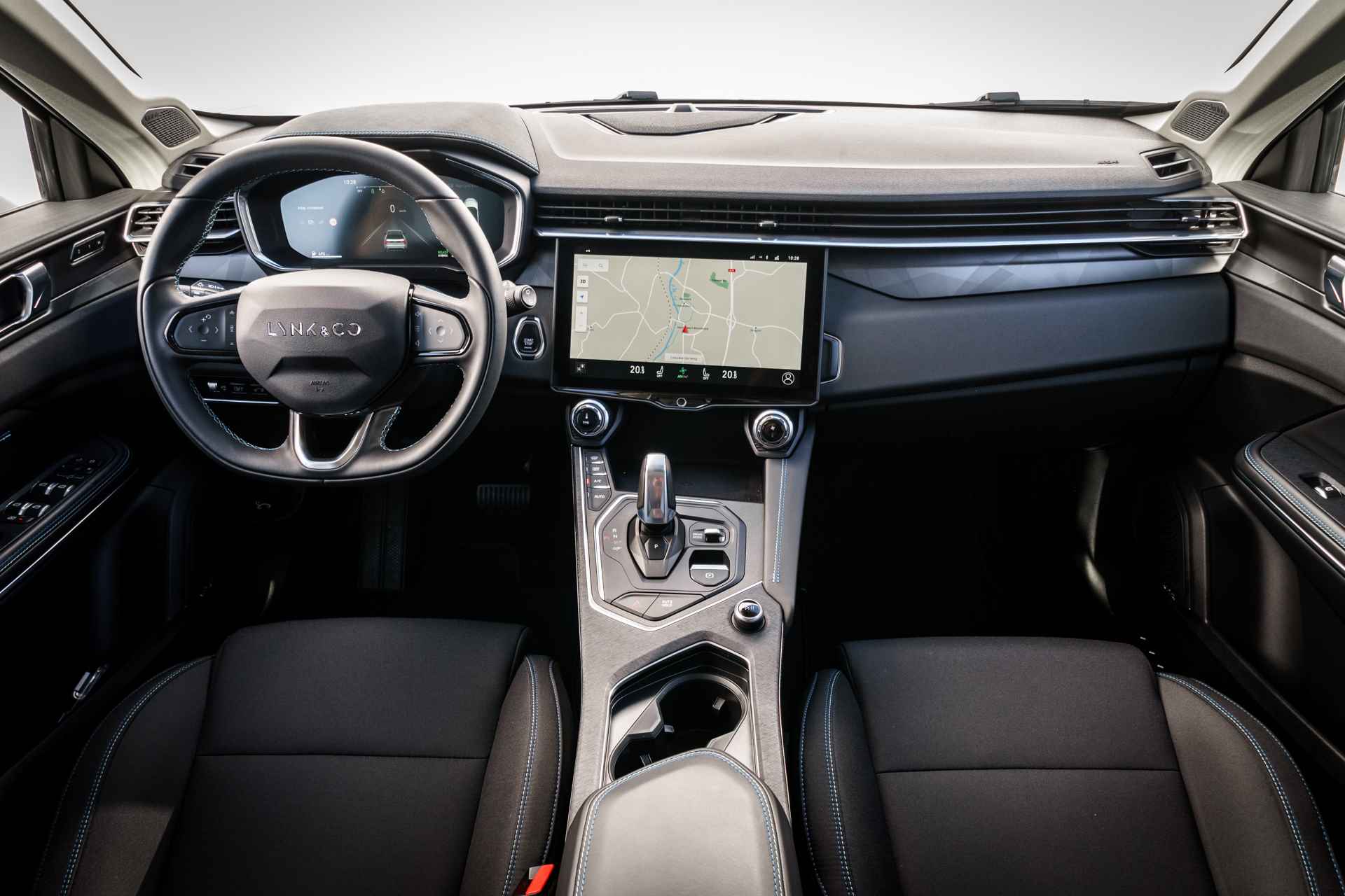 Lynk & Co 01 1.5 Plug-in Hybrid 262 Pk I Trekhaak | Panoramadak I 69 km Elektrisch I Achteruitrijcamera I Infinity Audio I Full Map Navi I Carplay I 20 inch. LMV l 1e eigenaar l - 24/59