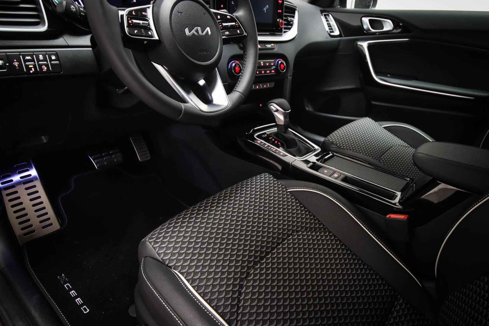 Kia XCeed 1.6 GDi PHEV DynamicPlusLine | APPLE CARPLAY | DRAADLOZE LADER | HALF LEDER | STOEL/STUUR VERWARMING | CAMERA | 16" - 24/50