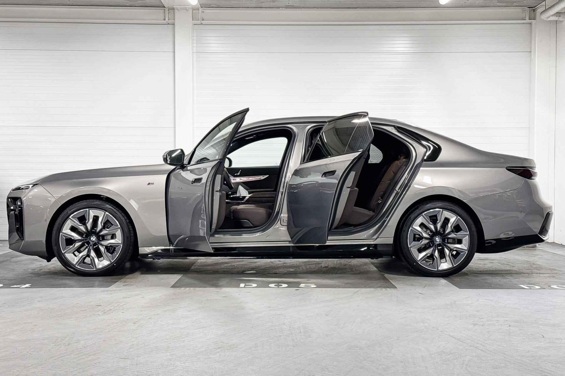 BMW i7 eDrive50 | M-Sport | Innovation Pack | Connoisseur Pack | Driving Assistant Professional | Sky Lounge - 3/25