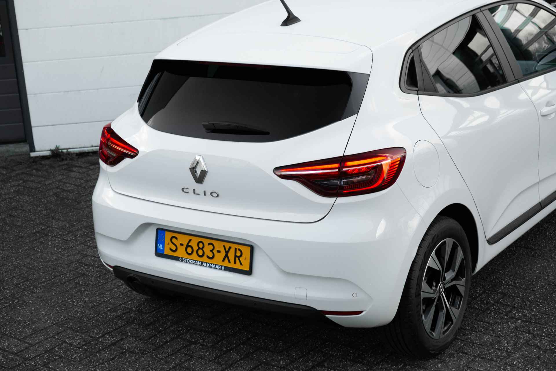 Renault Clio TCe 90 Evolution | Parkeersensoren achter | Apple CarPlay en Android Auto | 4 seizoensbanden | incl. Bovag rijklaarpakket met 12 maanden garantie - 18/47