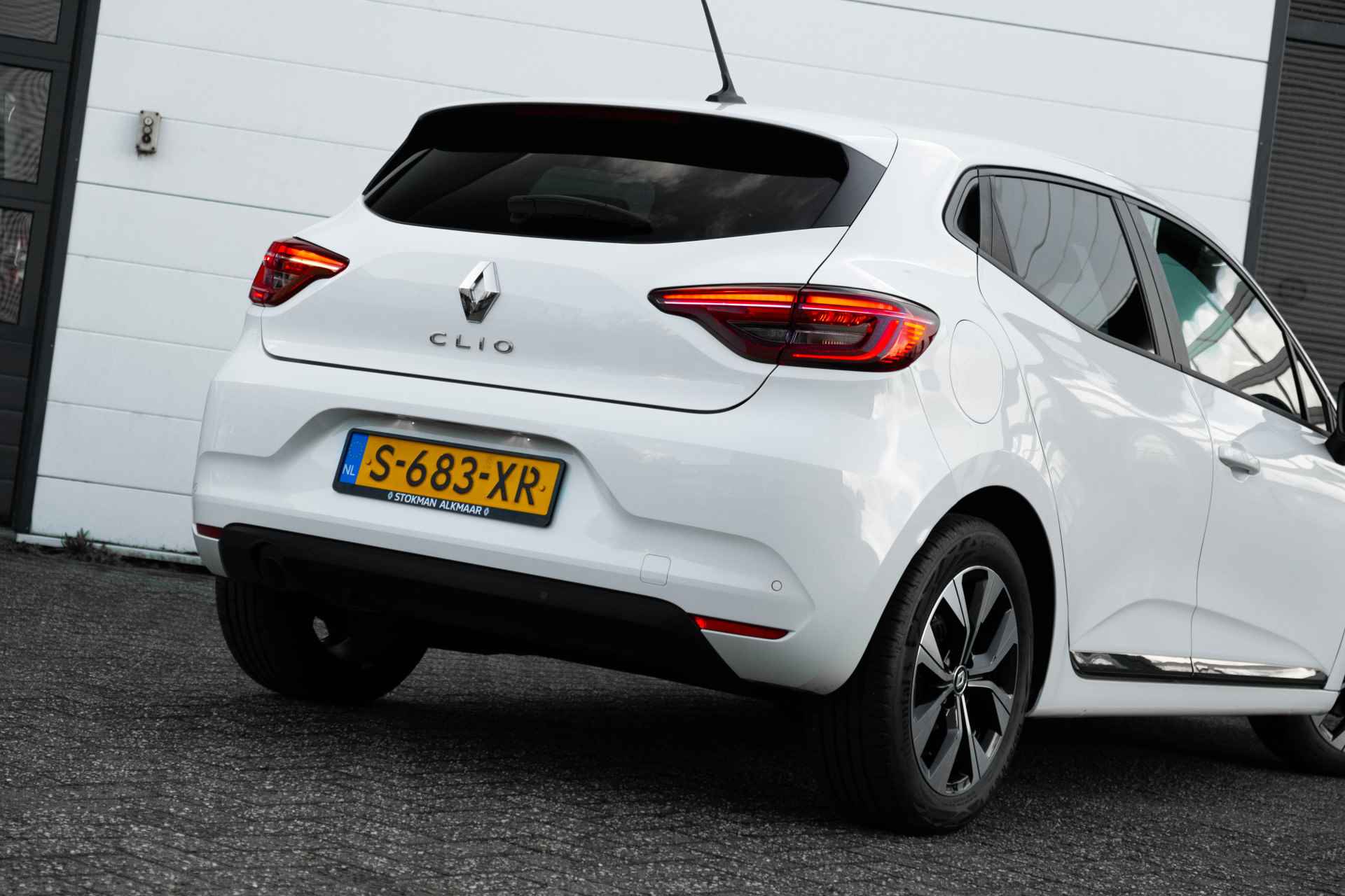 Renault Clio TCe 90 Evolution | Parkeersensoren achter | Apple CarPlay en Android Auto | 4 seizoensbanden | incl. Bovag rijklaarpakket met 12 maanden garantie - 19/47