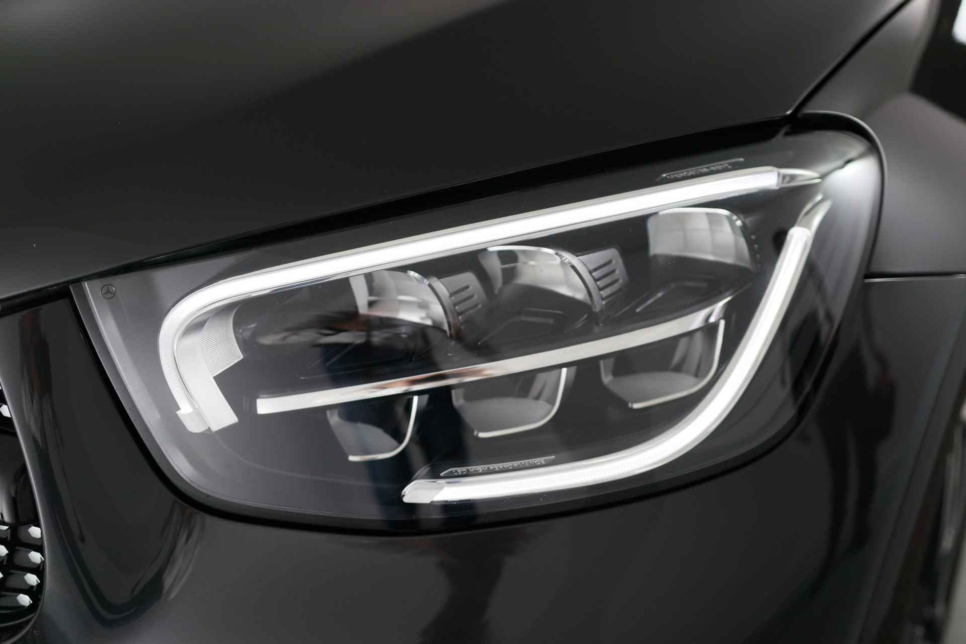 Mercedes-Benz GLC 300e 4MATIC Business Solution AMG | Elektr Trekhaak | Leder/Alcantara | Led | Stoelverwarming | Keyless - 19/46