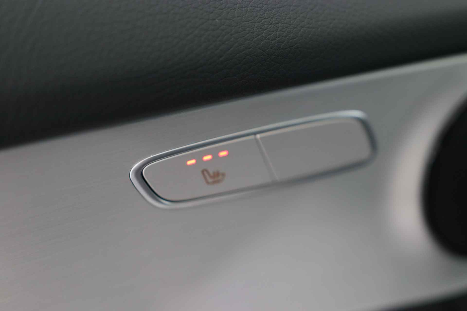 Mercedes-Benz GLC 300e 4MATIC Business Solution AMG | Elektr Trekhaak | Leder/Alcantara | Led | Stoelverwarming | Keyless - 20/46