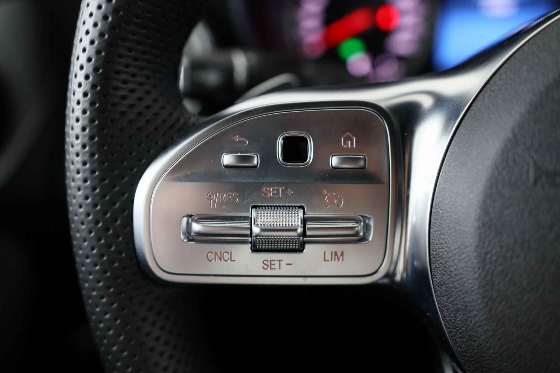 Mercedes-Benz GLC 300e 4MATIC Business Solution AMG | Elektr Trekhaak | Leder/Alcantara | Led | Stoelverwarming | Keyless - 23/46