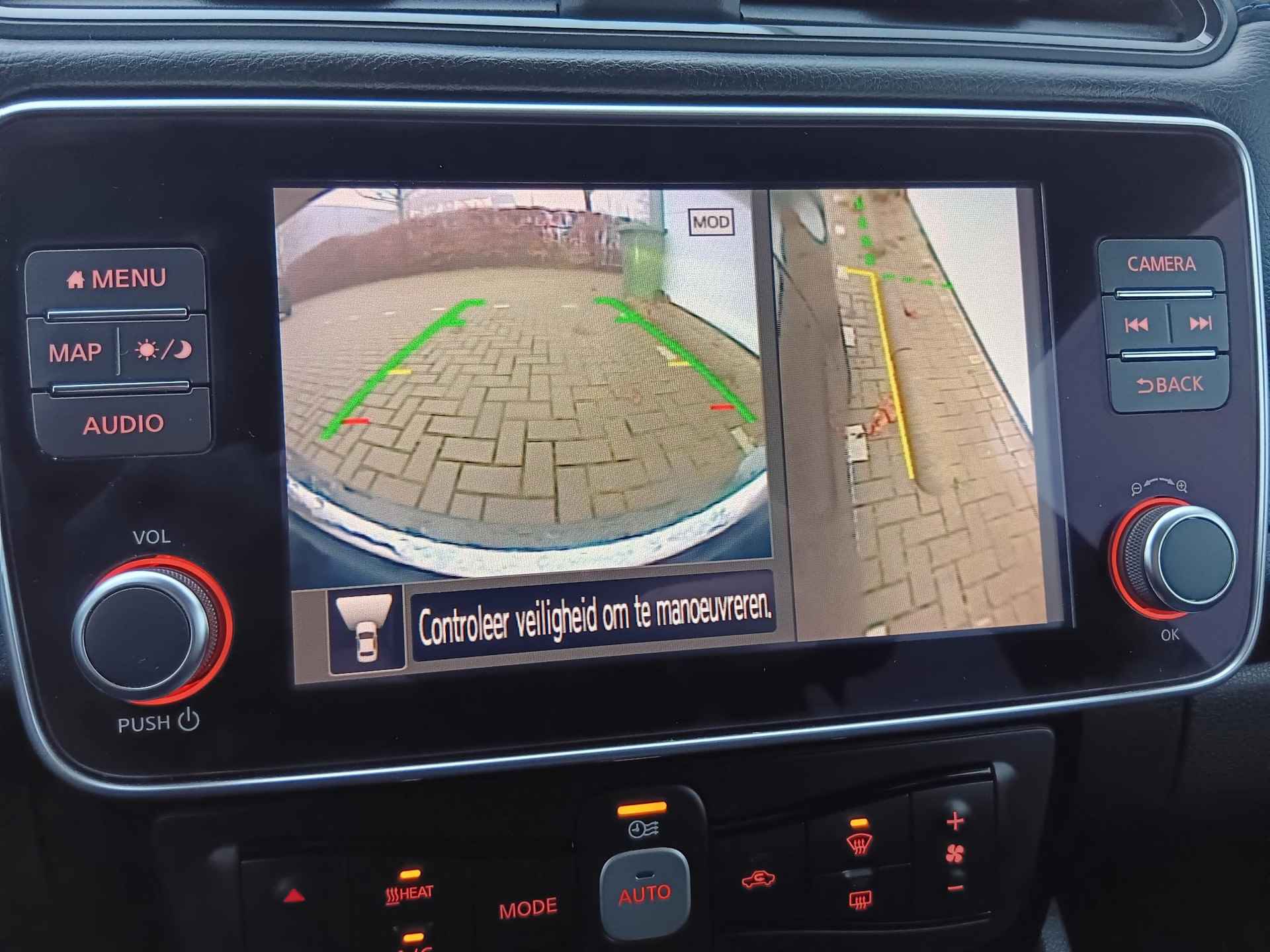 Nissan LEAF N-Connecta 40 kWh Navigatie / Parkeercamera / Stoelverwarming - 5/33