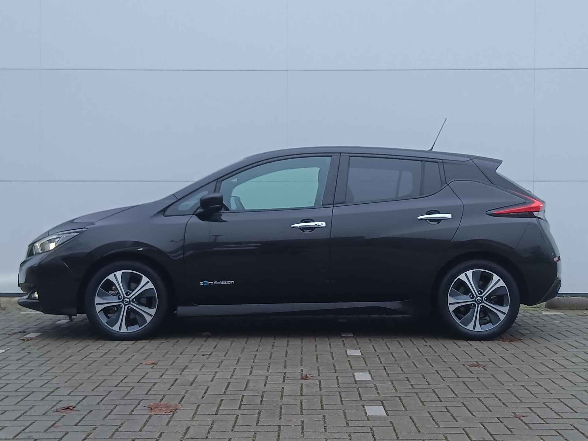 Nissan LEAF N-Connecta 40 kWh Navigatie / Parkeercamera / Stoelverwarming - 31/33