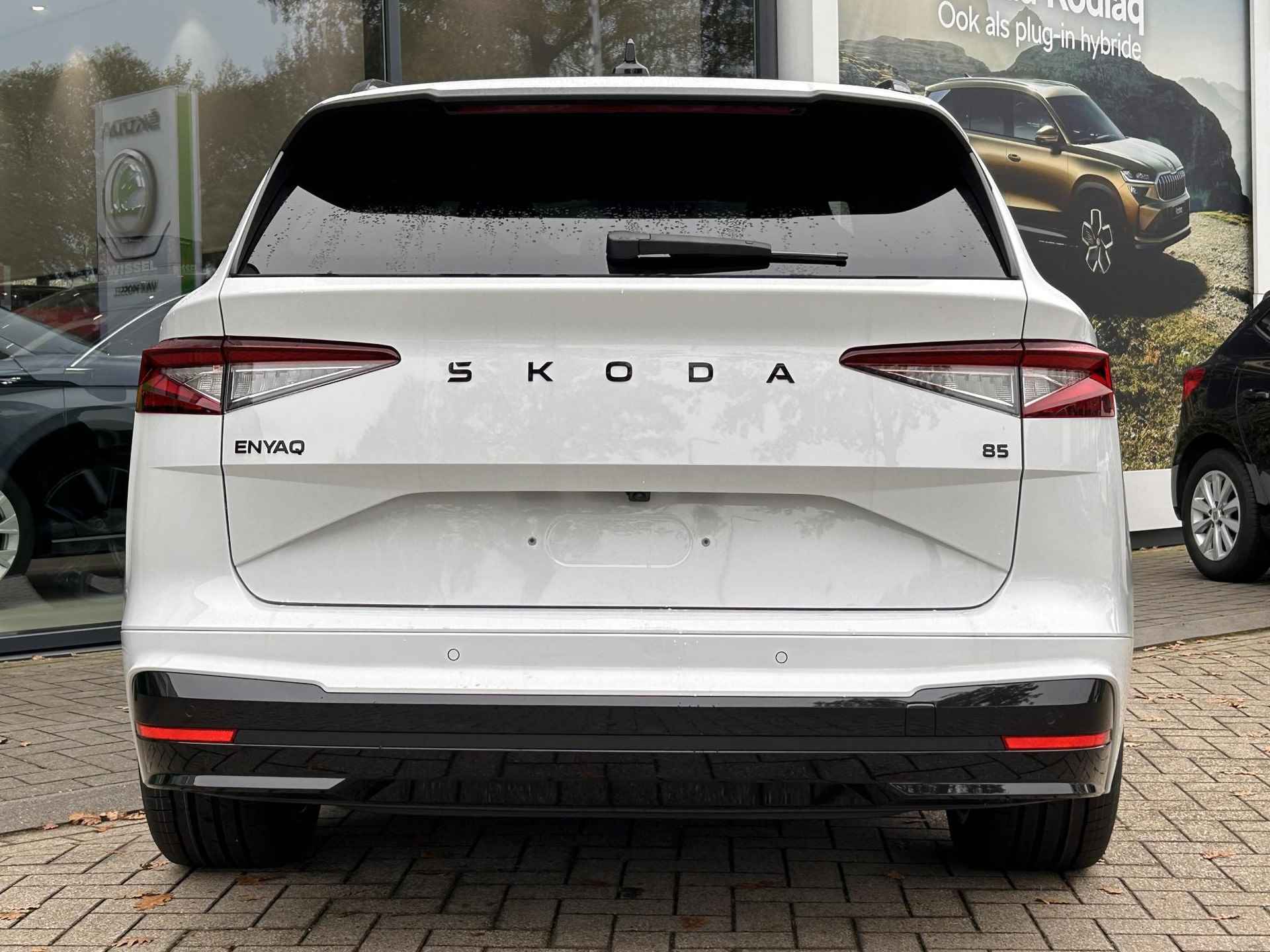 Skoda Enyaq 85 Sportline 286 PK | 20" lichtmetalen velgen | Verwambaar sportstuurwiel | Sportonderstel | Sportline interieur | Luxe LED achter met dynamische knipperverlichting | Verwarmbare voorstoelen | Achteruitrijcamera - 4/13