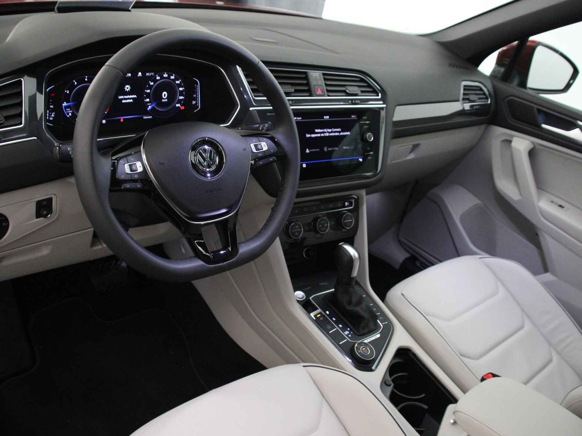Volkswagen Tiguan Allspace 2.0 TSI 4Motion Highline 7p. | Panoramadak | Head-Up Display | Vol-Leder | Apple Carplay/Android Auto | Camera | Stoelverwarming | Rijklaarprijs! - 9/33