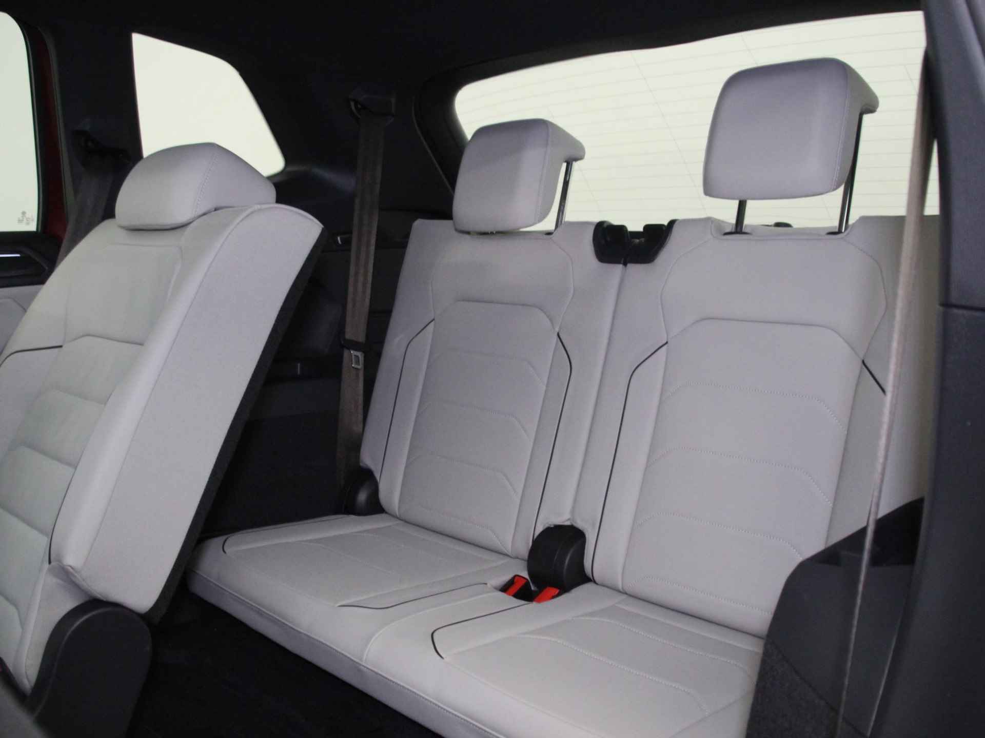 Volkswagen Tiguan Allspace 2.0 TSI 4Motion Highline 7p. | Panoramadak | Head-Up Display | Vol-Leder | Apple Carplay/Android Auto | Camera | Stoelverwarming | Rijklaarprijs! - 12/33