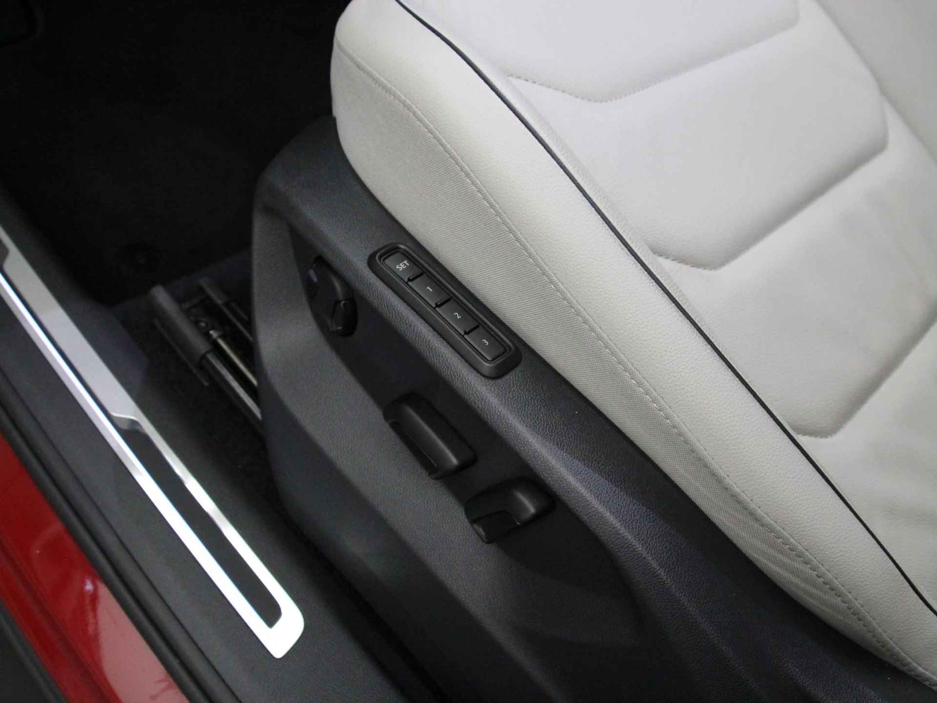 Volkswagen Tiguan Allspace 2.0 TSI 4Motion Highline 7p. | Panoramadak | Head-Up Display | Vol-Leder | Apple Carplay/Android Auto | Camera | Stoelverwarming | Rijklaarprijs! - 29/33