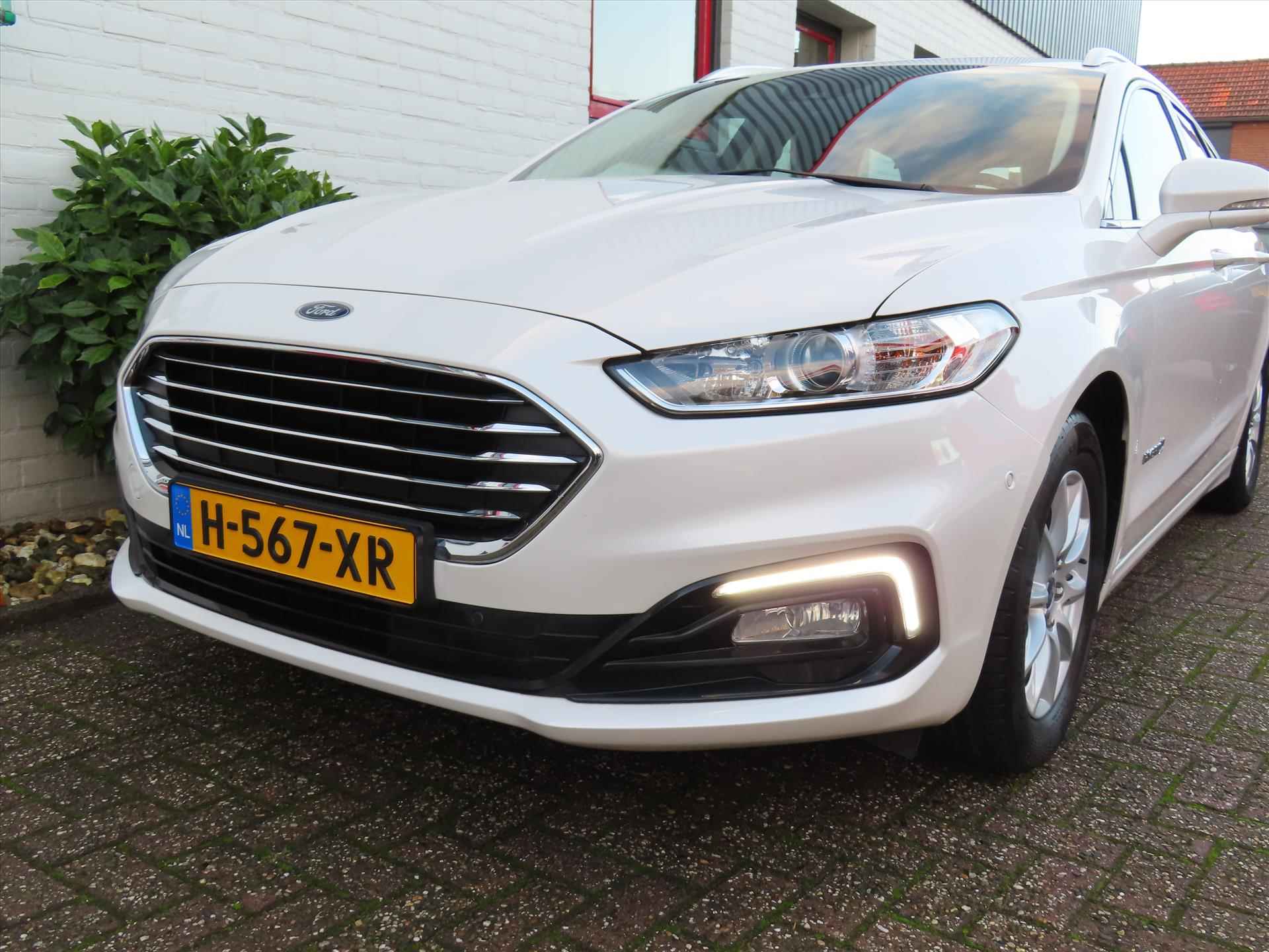 Ford Mondeo Wagon 2.0 HEV 187pk eCVT Titanium/ Parelmoer wit/ Adaptieve cruise/ Keyless entry/ Camera achter/ Navi/ DAB/ Apple Carplay/ 1 Eigenaar/ Origineel NL/ NAP - 35/42