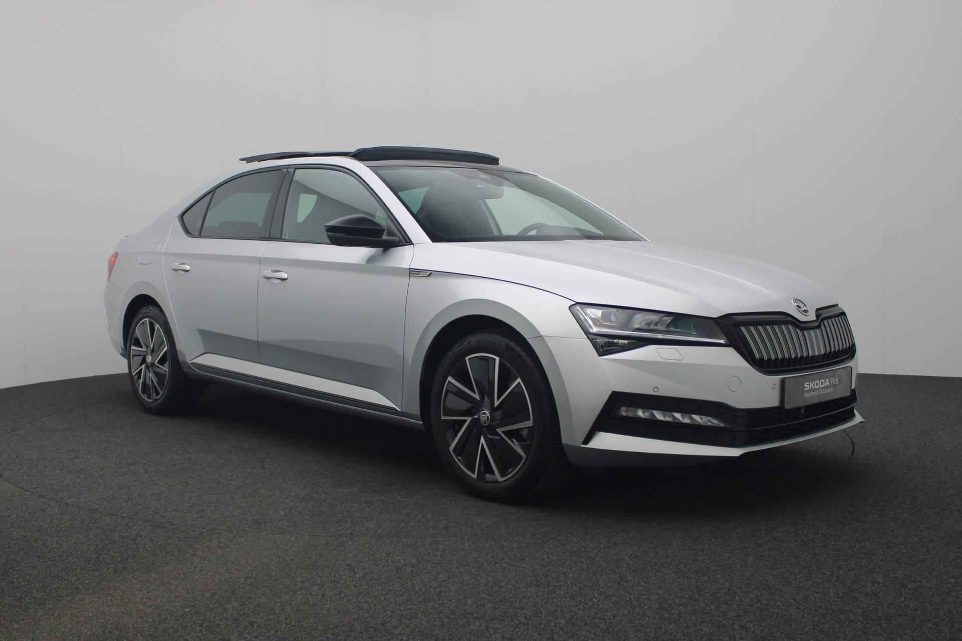 Skoda Superb 1.4 TSI 218PK DSG iV PHEV Sportline Business | Pano | Matrix LED | Elektr. voorstoelen met geheugen | 360 camera | Navi | Keyless | ACC | 18 inch - 37/47