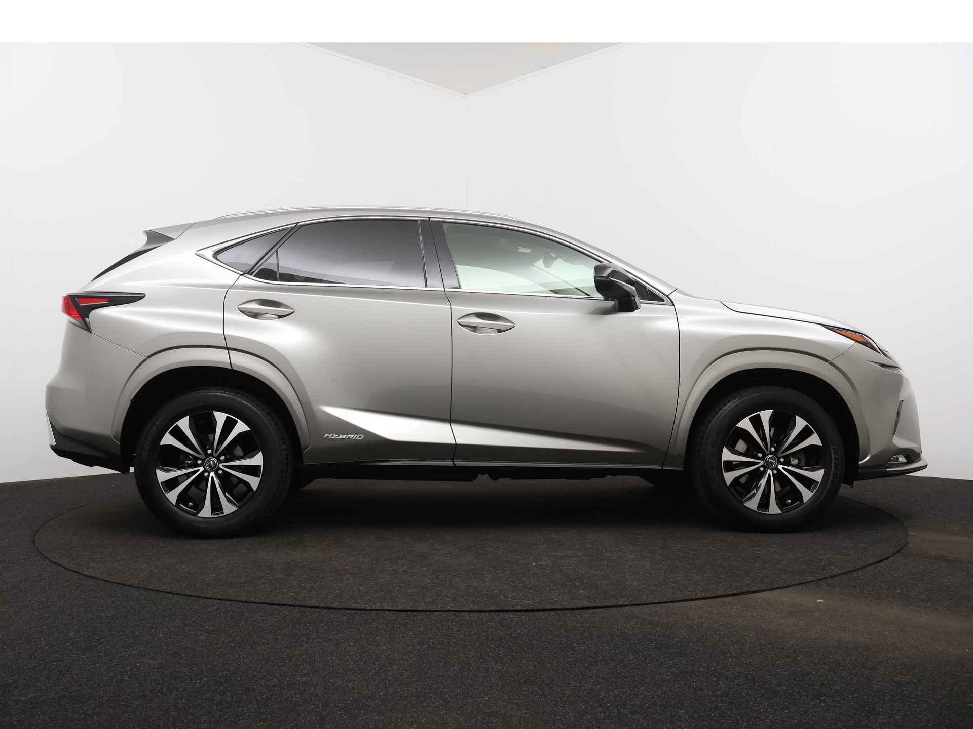 Lexus NX 300h AWD Luxury Edition Limited | Navigatie | Elektrische Achterklep | Stoelverwarming | - 16/47