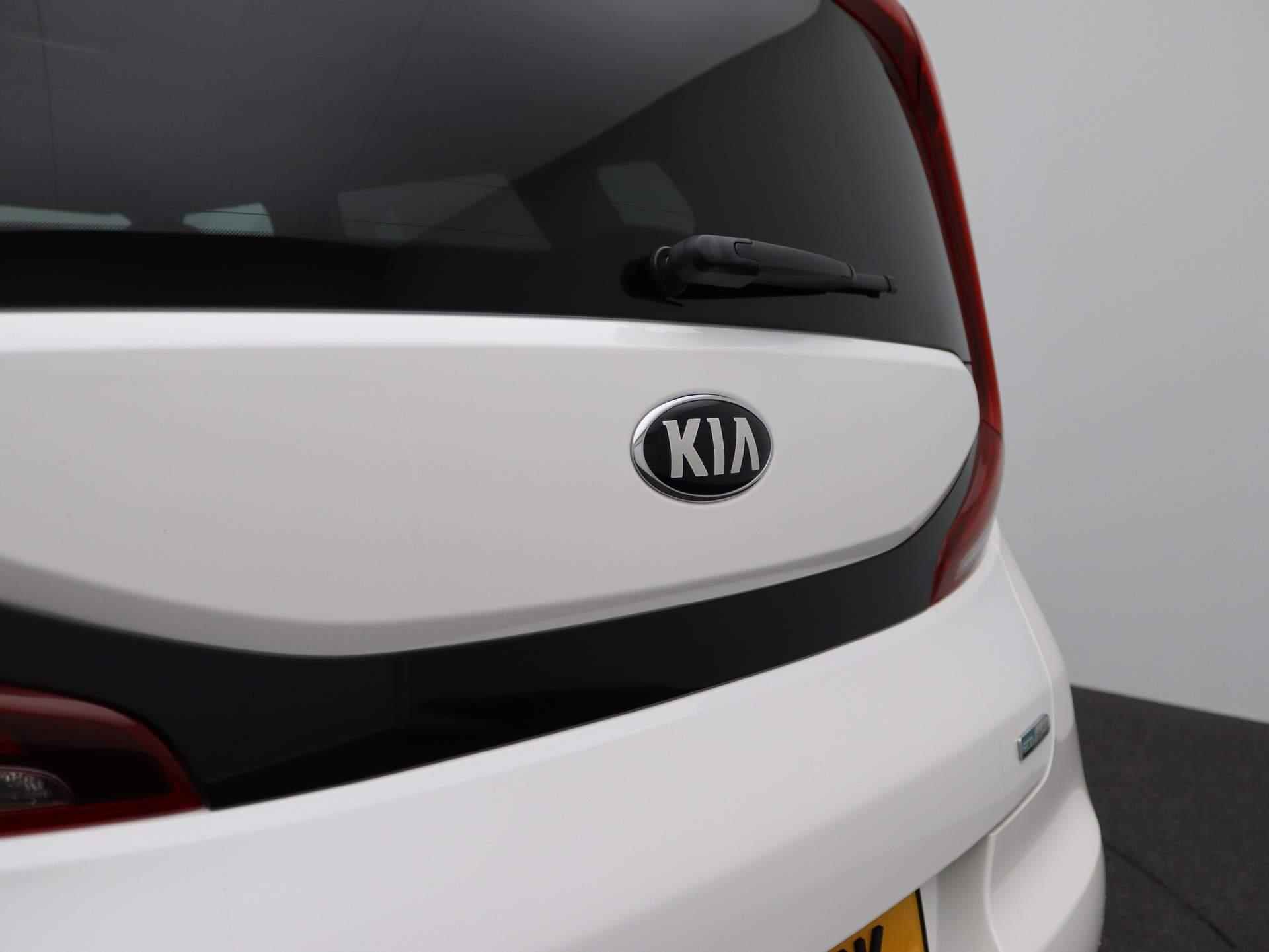 Kia e-Soul ExecutiveLine 64 kWh | Trekhaak | 4Season banden | Navigatie| Parkeersensoren | Camera | - 38/47