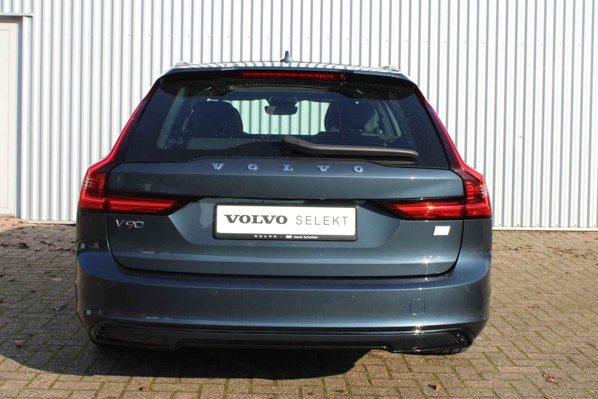 Volvo V90 2.0 T6 Recharge AWD Ultimate Dark, Panoramadak, Google Services, 360" camera, Bowers & Wilkins Premium Audio, Geïntegreerde kinderzitjes achterbank, Geheugenfunctie in voorstoelen, Stoelverwarming voorzijde, Stuurwielverwarming, - 6/33