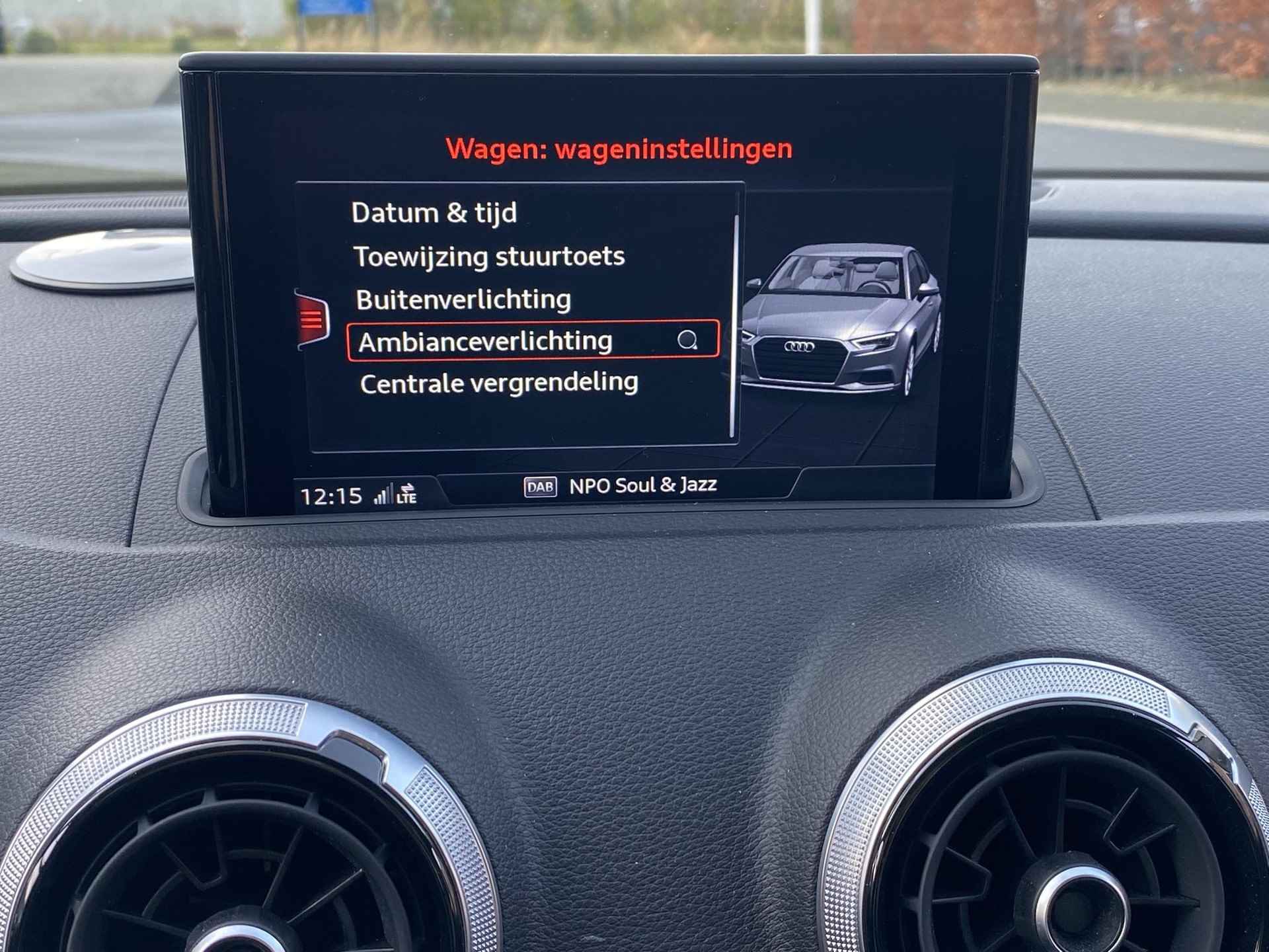 Audi A3 Limousine 1.6 TDi S-Tronic Sport S Line Edition met o.a. navigatie, LED, ambiente verlichting interieur, park assist, etc. - 27/30