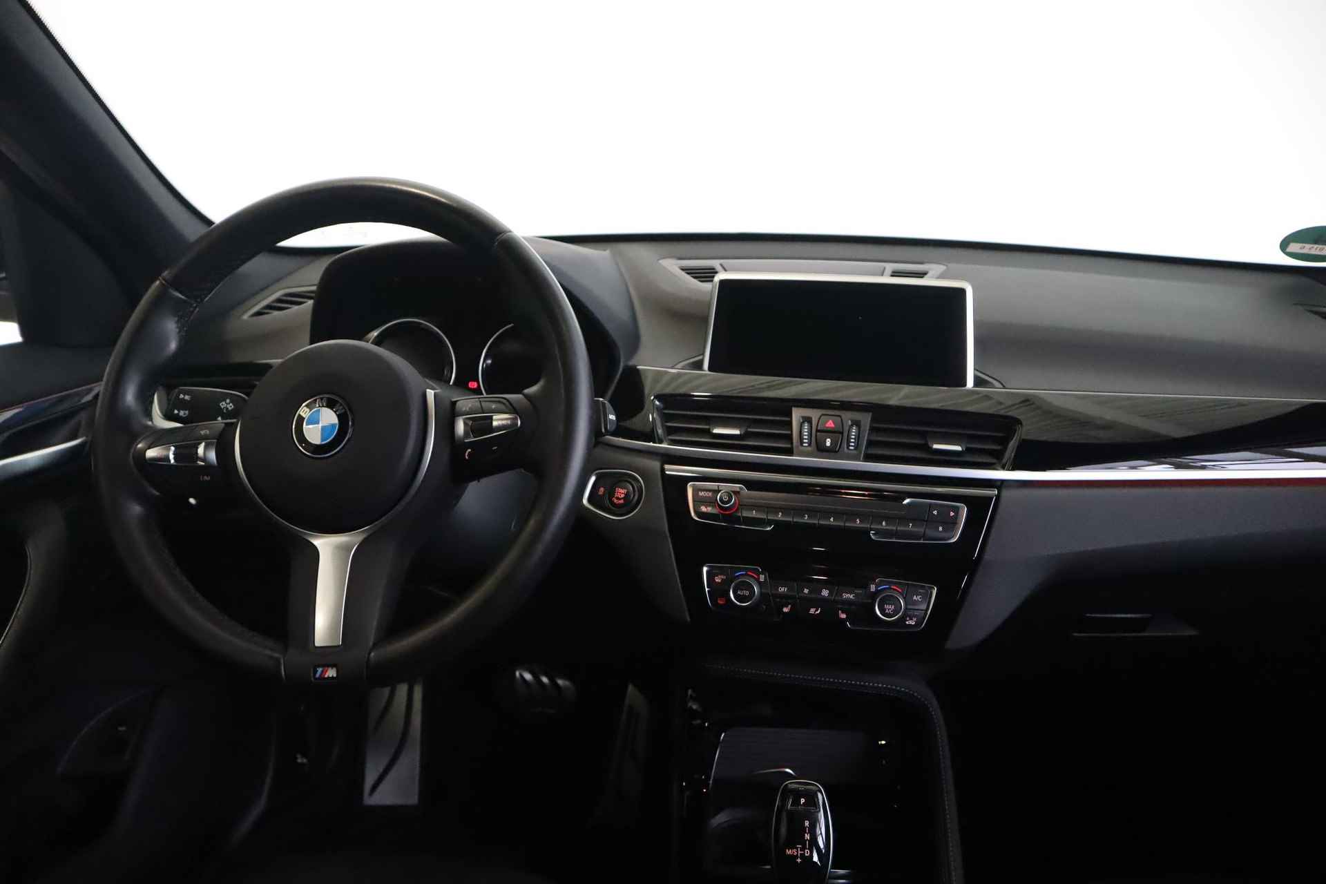 BMW X1 sDrive20i High Executive | Audio Media Pack | Trekhaak met afneembare kogel | Glazen panoramadak - 11/31