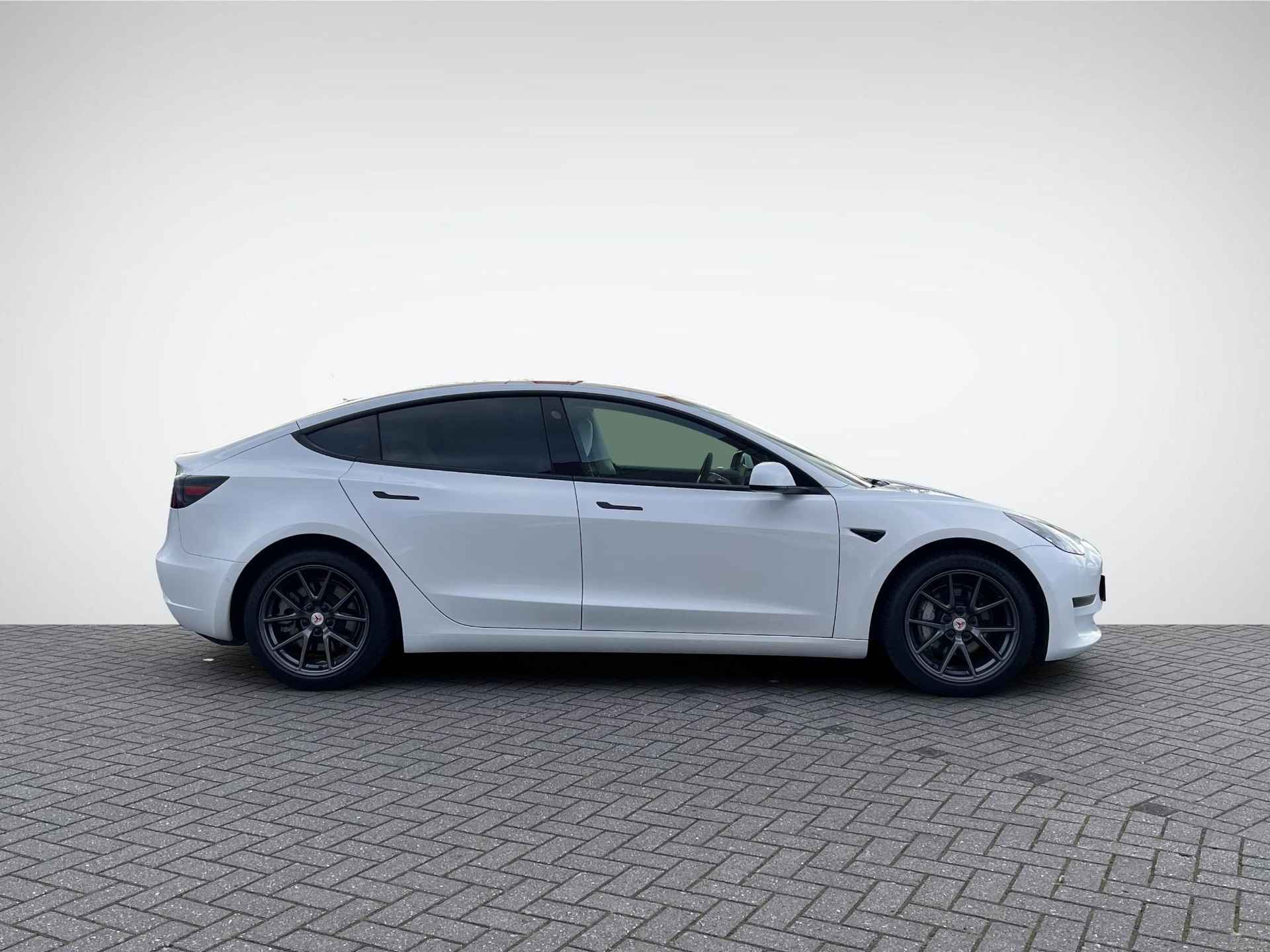 Tesla Model 3 Long Range AWD 75 kWh Dualmotor | Panoramadak | Vol-Leder Wit | Multicoat Lak | S0toelverwarming | Dashcam | Adapt. Cruise Control | Rijklaarprijs! - 3/30