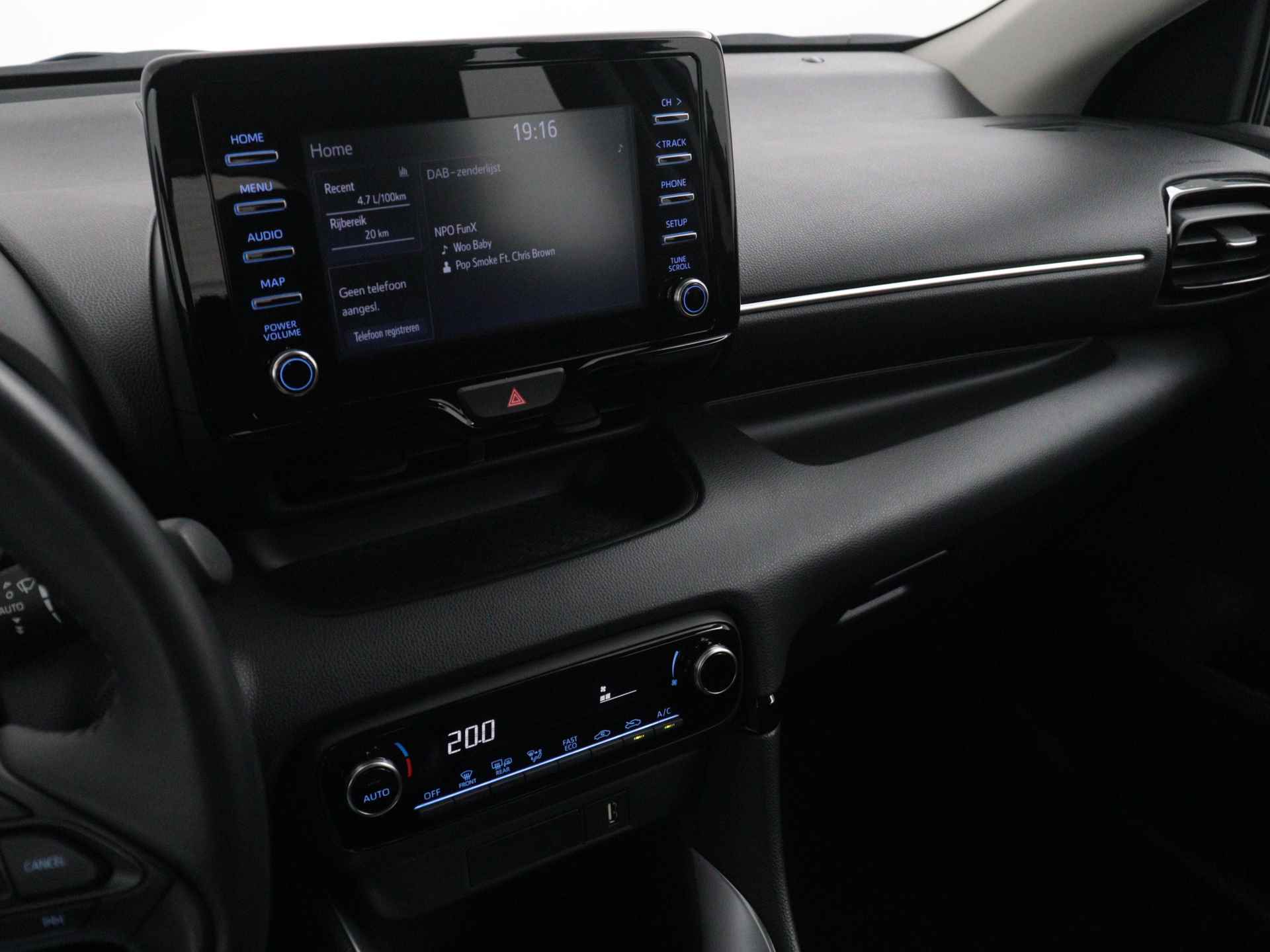 Toyota Yaris 1.5 Hybrid Dynamic | Adaptive Cruise Control | Camera | Apple Carplay/Android Auto | LED | Climate Control | - 8/39