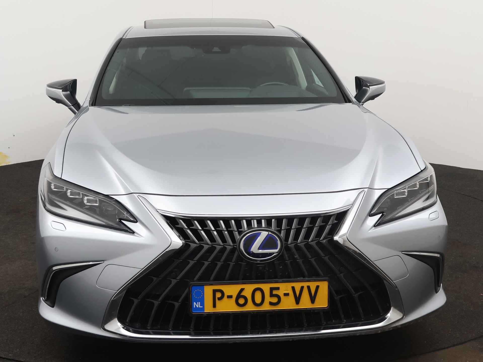 Lexus ES 300h President Line | Mark Levinson Audio | 360 Camera | Navigatie | Dodehoek Ass. | Stoel en stuurwiel verwarmd | LM velgen | Elektrisch schuif-/kanteldak | - 42/51