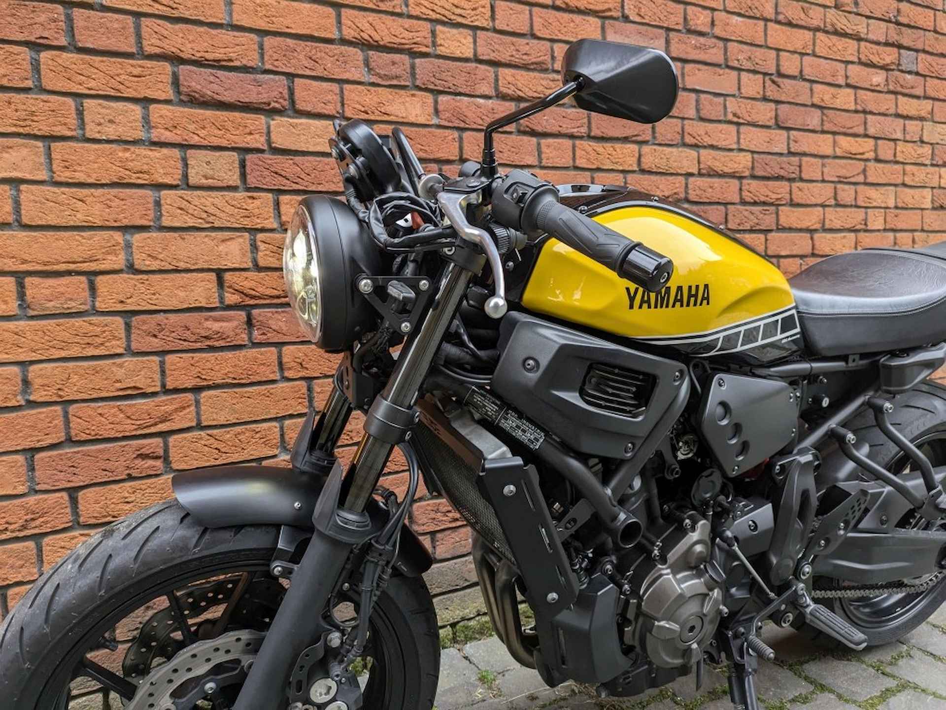 Yamaha XSR 700 - 4/10