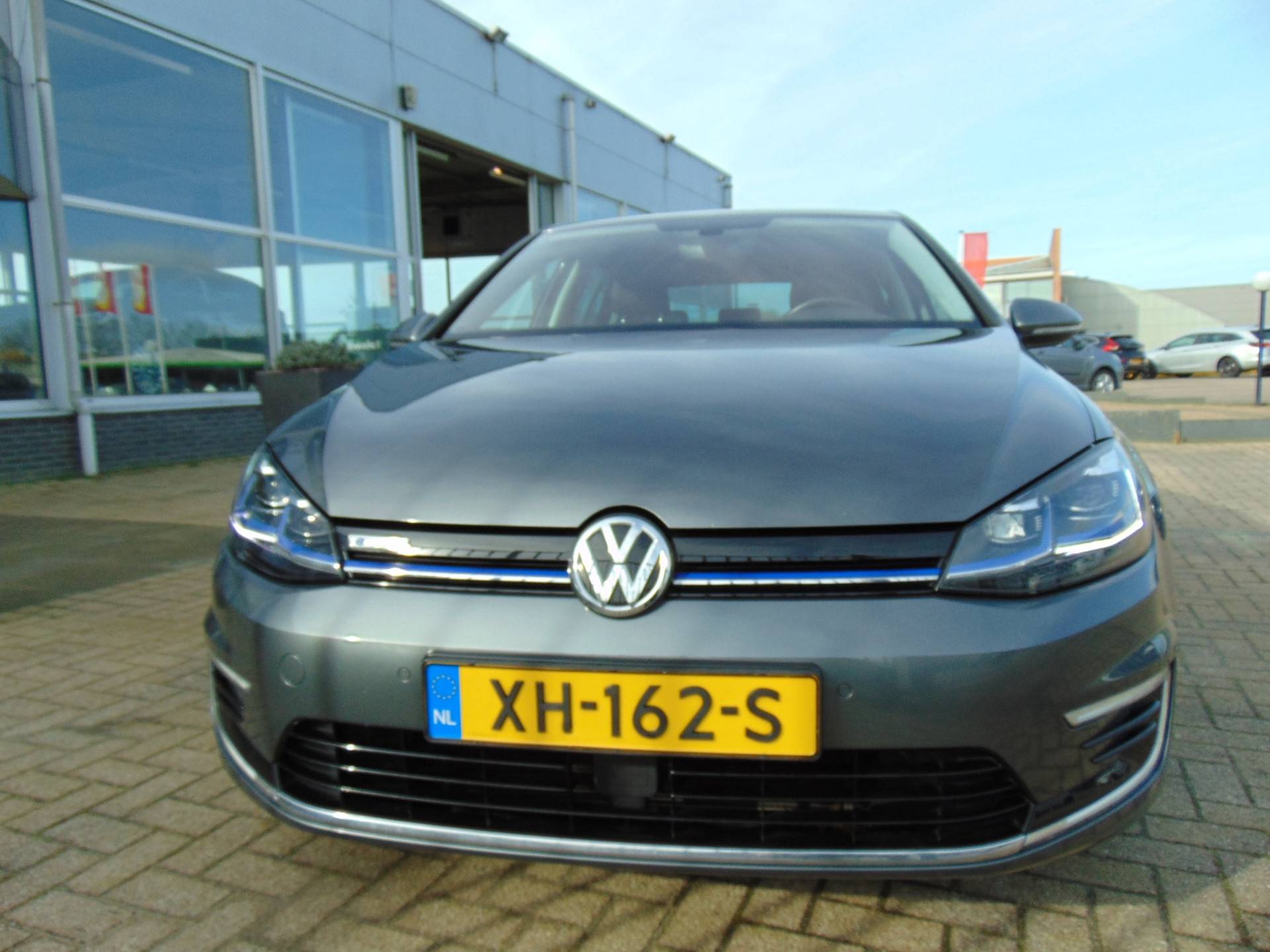 Volkswagen e-Golf € 2.000,- Subsidie. Leer, LMV, Navi, touch screen, 2 x laadsnoer, etc..!! - 12/26