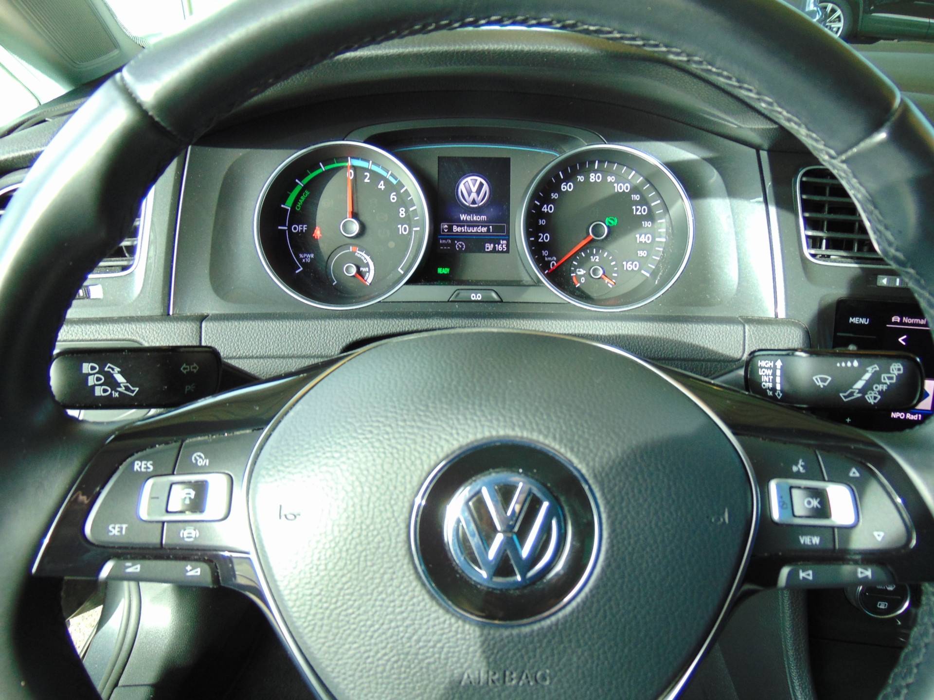 Volkswagen e-Golf € 2.000,- Subsidie. Leer, LMV, Navi, touch screen, 2 x laadsnoer, etc..!! - 19/26