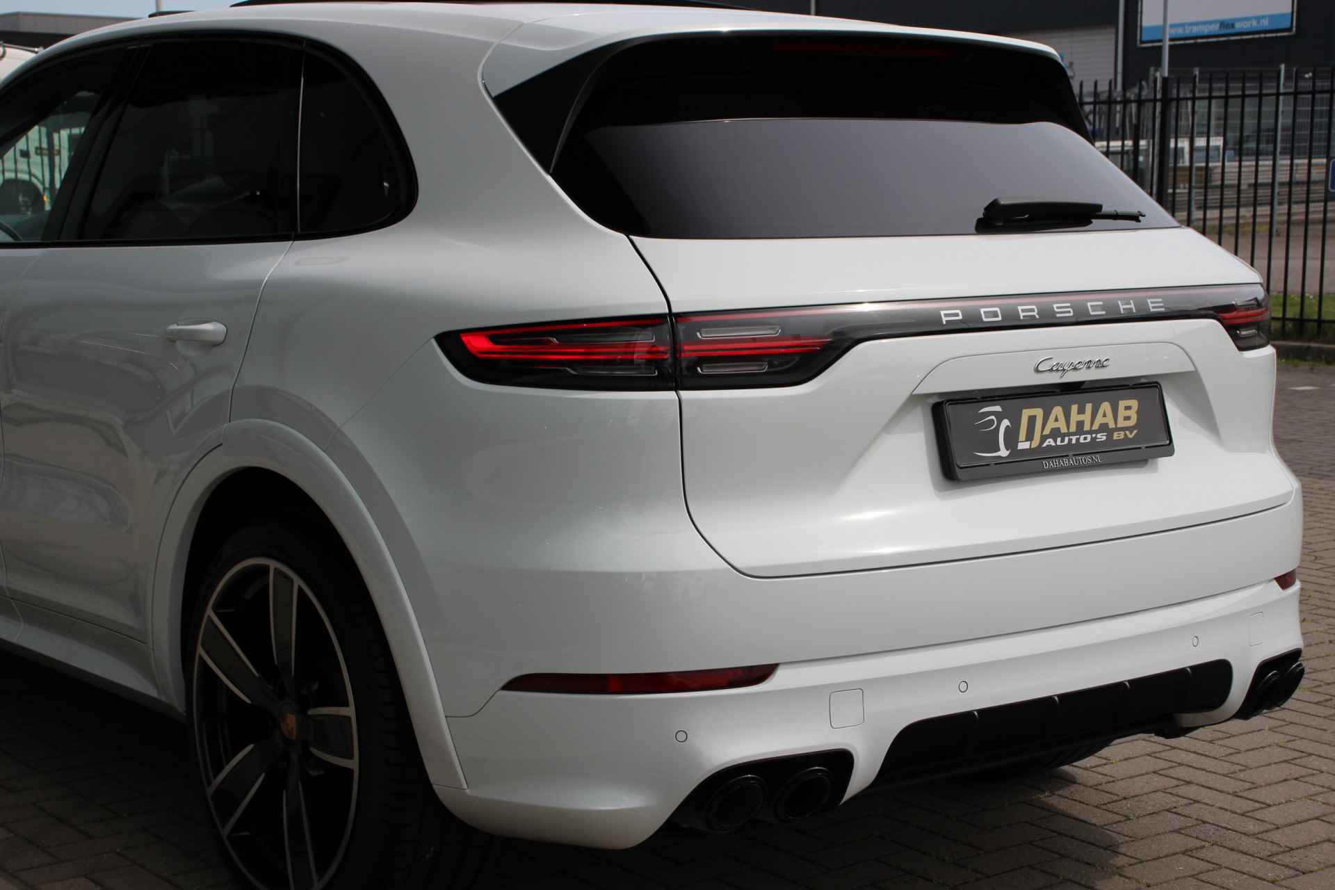 Porsche Cayenne 3.0 | SportDesign | Pano | Luchtvering | Adaptief cruise control | 22" | 340PK - 9/41