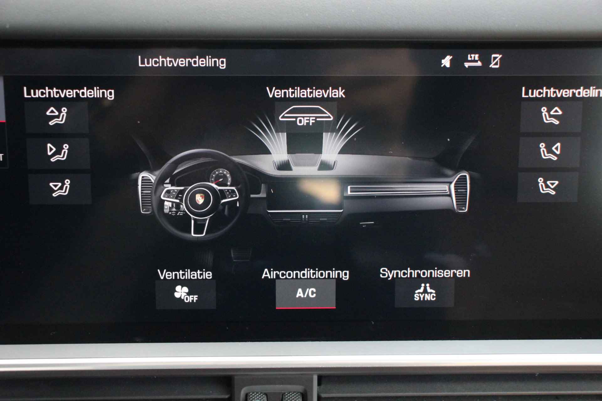 Porsche Cayenne 3.0 | SportDesign | Pano | Luchtvering | Adaptief cruise control | 22" | 340PK - 26/41