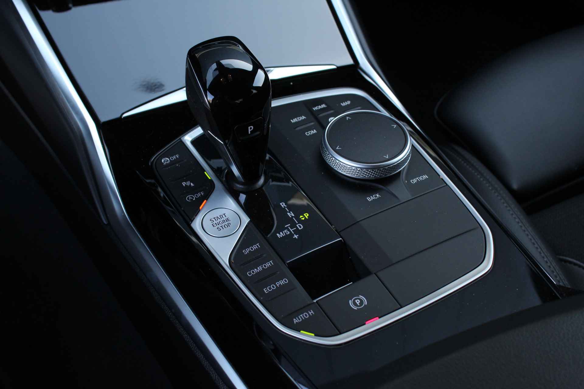 BMW 3 Serie 318i Executive Sport Line Automaat / Sportstoelen / LED / Live Cockpit Professional / PDC voor + achter / Cruise Control - 17/26