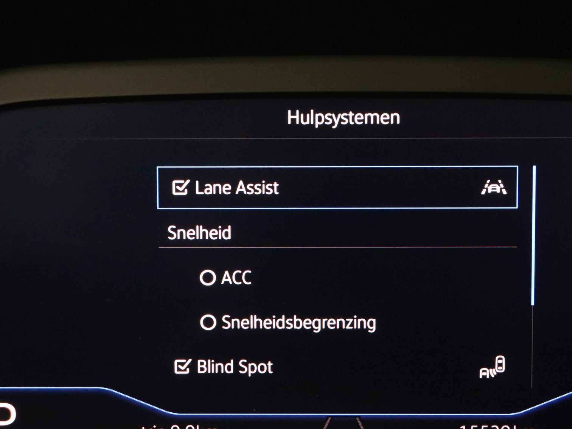 Volkswagen T-Cross 1.0 TSI Life App Connect | Stoelverwarming | Side Assist | ACC | Parkeersensoren - 18/38