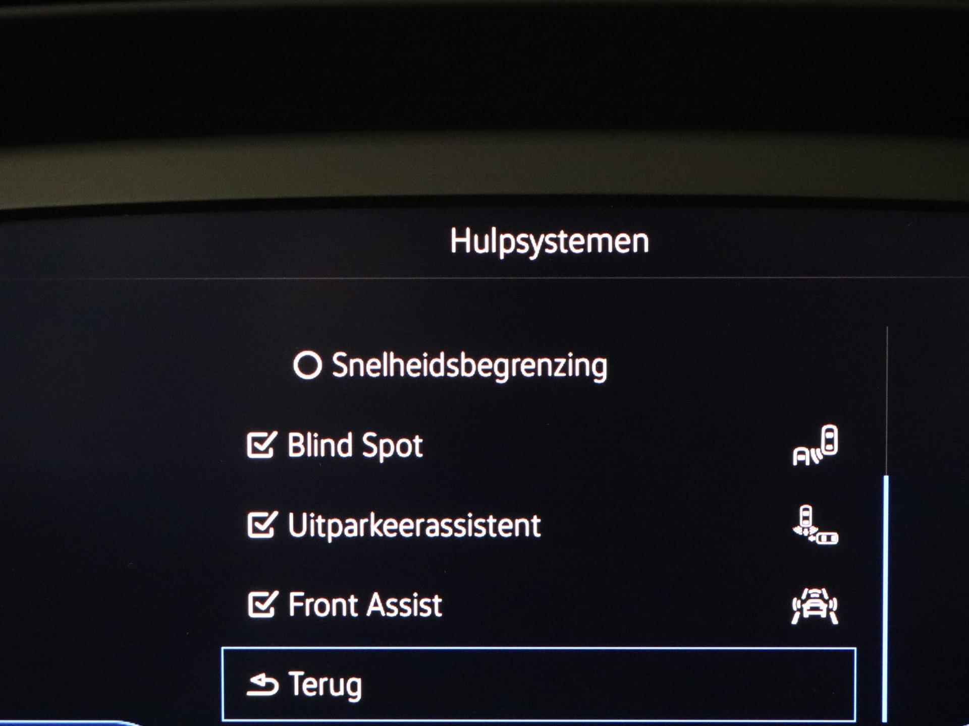 Volkswagen T-Cross 1.0 TSI Life App Connect | Stoelverwarming | Side Assist | ACC | Parkeersensoren - 19/38
