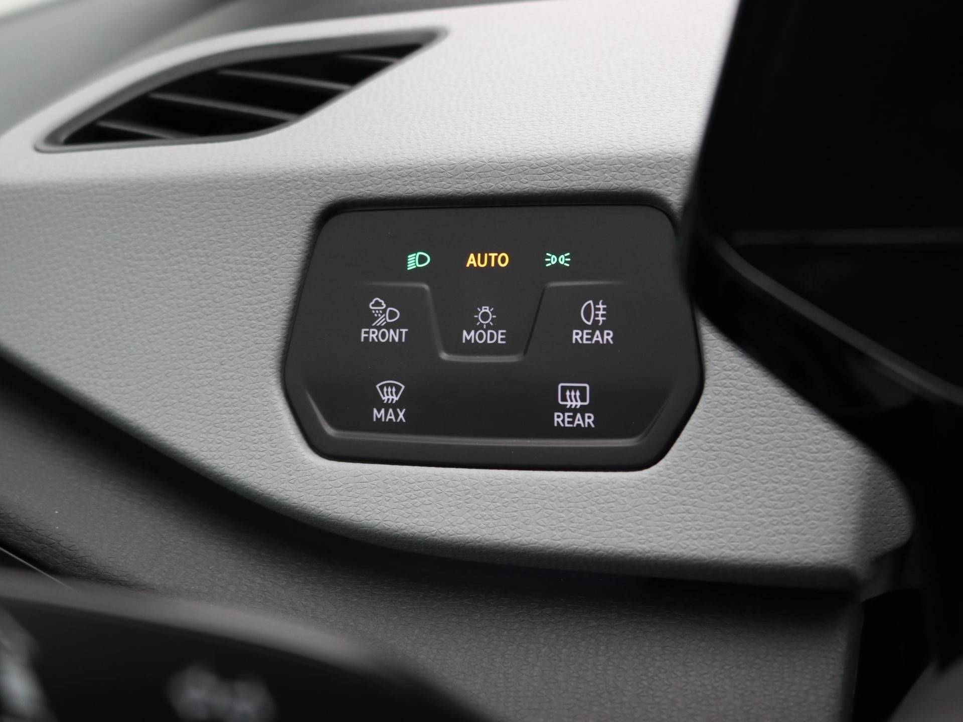 Volkswagen ID.3 Pro 58 kWh 204 PK [ | Automaat | €2.000,- subsidie | 8% bijtelling | Navigatie | LED | Parkeersensoren | Lichtmetalen velgen | Stoelverwarming | Climate control | Adaptive cruise control | - 27/40