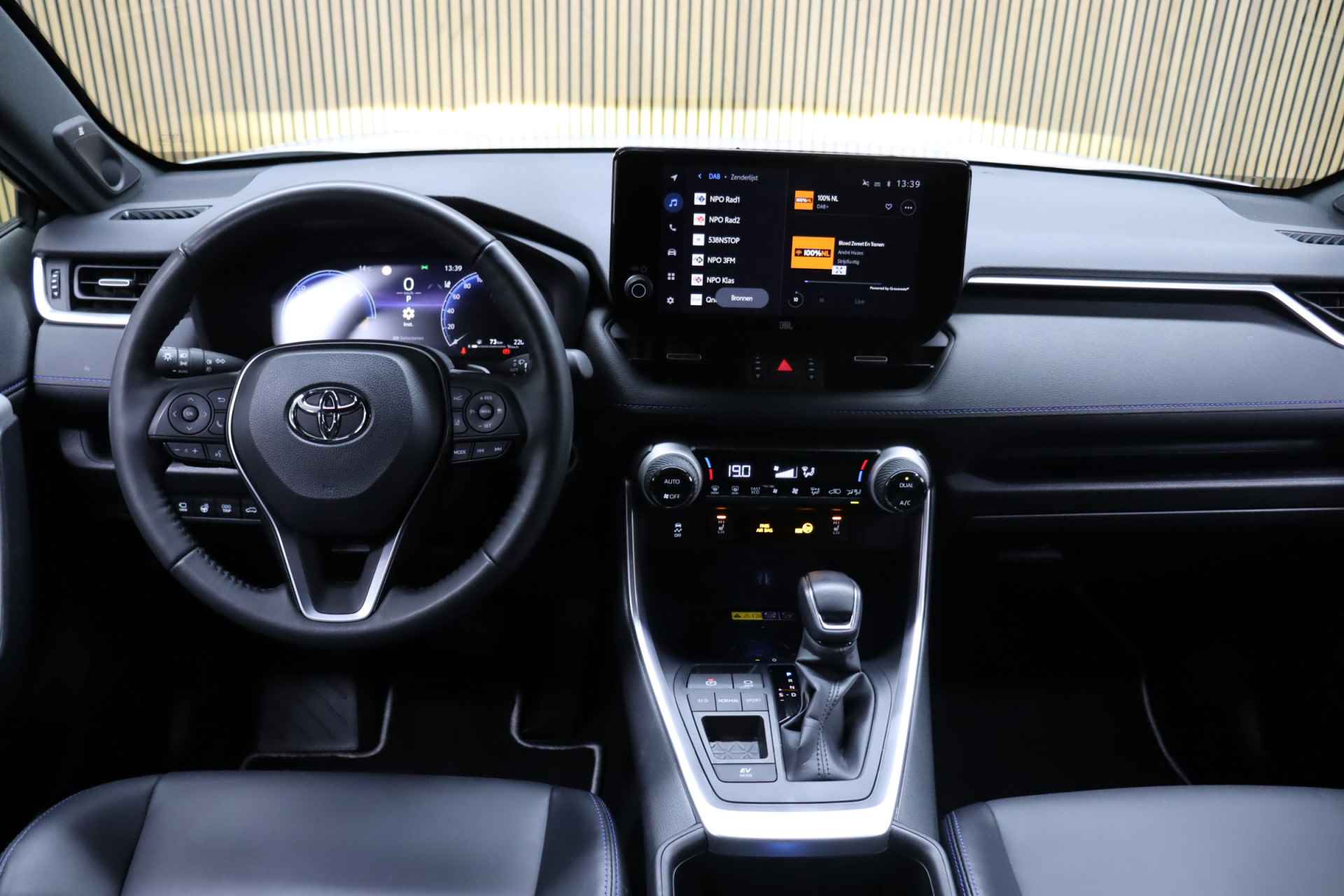 Toyota RAV4 2.5 Hybrid Style Innovation-pakket | JBL Audio | Adaptive-cruise | Elek. Achterklep | Dodehoekdetectie | 360 Graden Camera | Apple Carplay & Android Auto - 44/51