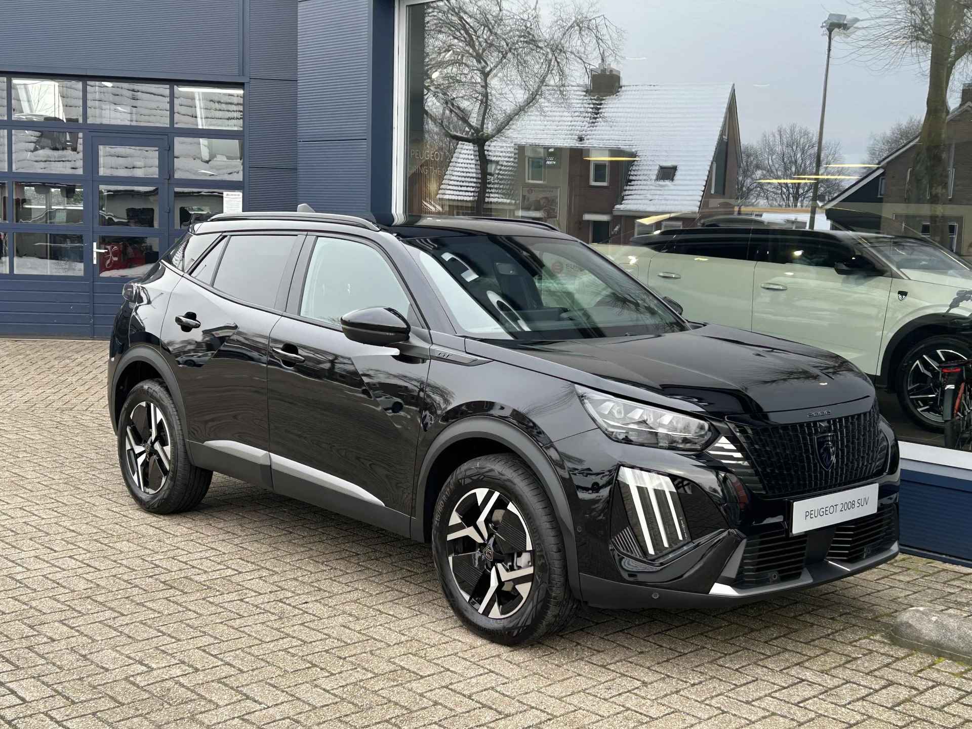 Peugeot 2008 1.2 Hybrid 136 GT | Nieuwe Hybride Uitvoering | Automaat | Alcantara Bekleding | Stoelverwarming & Massage | Navigatie | 360 Graden Camera | Keyless Entry | Full LED Verlichting | Zwart Dak - 2/52