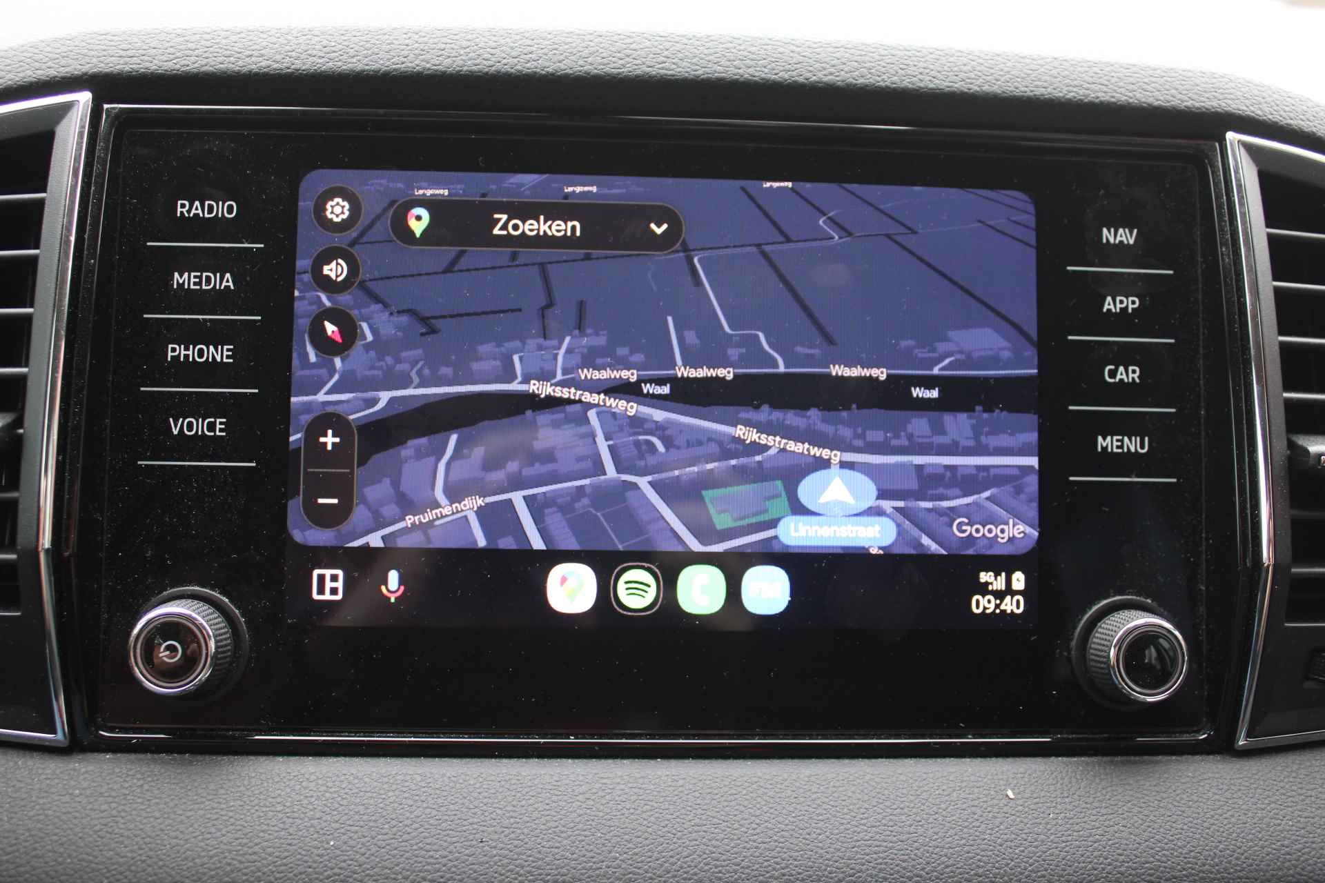 SKODA Karoq 1.0 TSI *Business * | Camera | Carplay | Navigatie | Cruise & Climate Control | Orig. NL | - 12/23