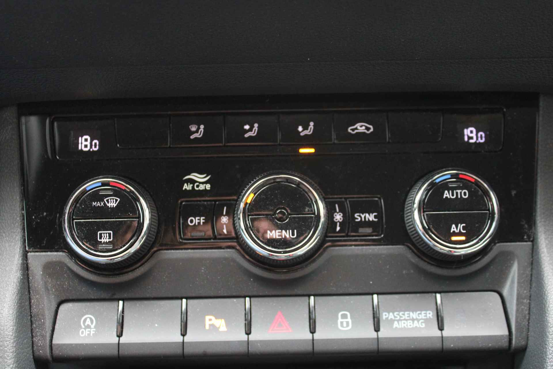 SKODA Karoq 1.0 TSI *Business * | Camera | Carplay | Navigatie | Cruise & Climate Control | Orig. NL | - 14/23