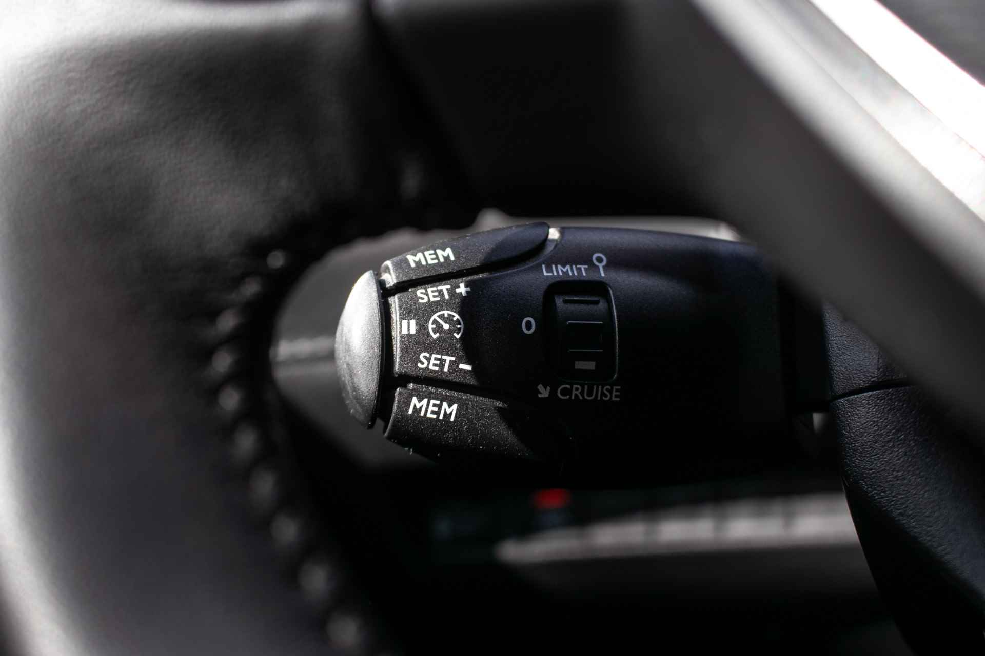 Peugeot 208 1.2 PureTech Allure - All-in rijklrprs | Stoelverw. | Carplay/Android - 35/40