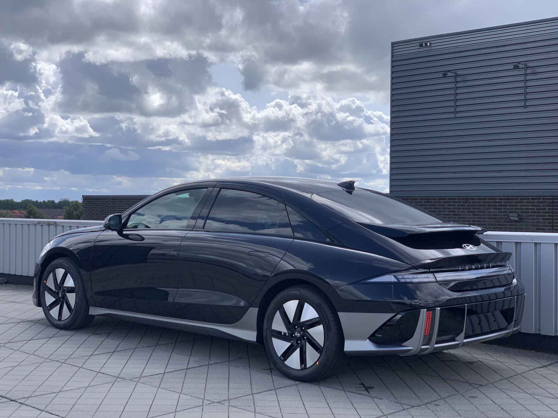 Hyundai IONIQ 6 Connect 77 kWh Volledig Elektrisch, 614 KM WLTP RANGE, Navigatie en Stoelverwarming Uit voorraad leverbaar! - 14/40