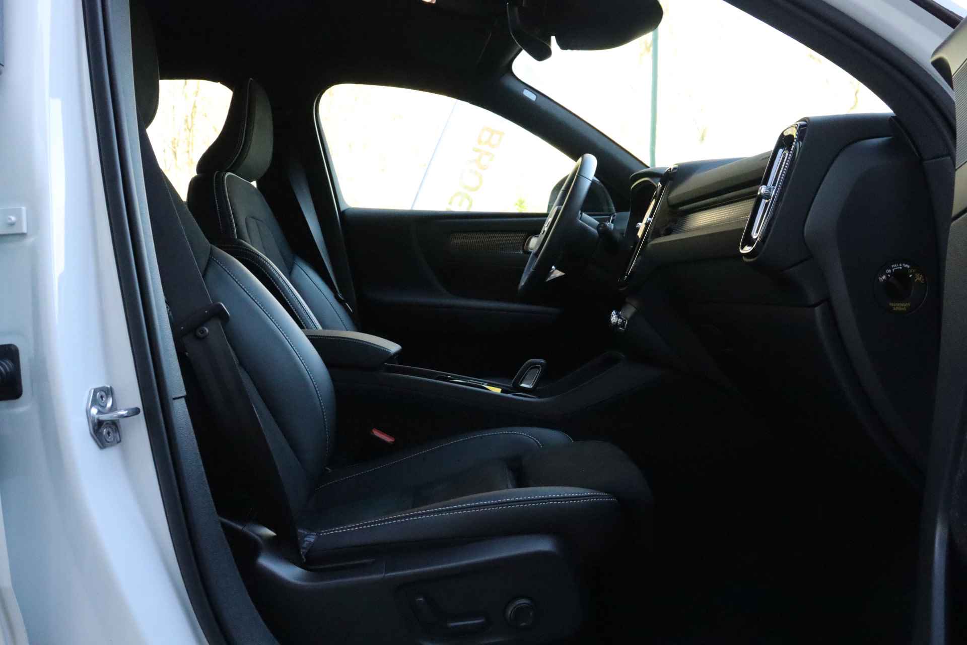 Volvo XC40 T5 Recharge R-Design | Elektrische bestuurdersstoel met geheugen | Stoel en Stuurwielverwarming | Adaptieve Cruise Control | Pil - 17/56