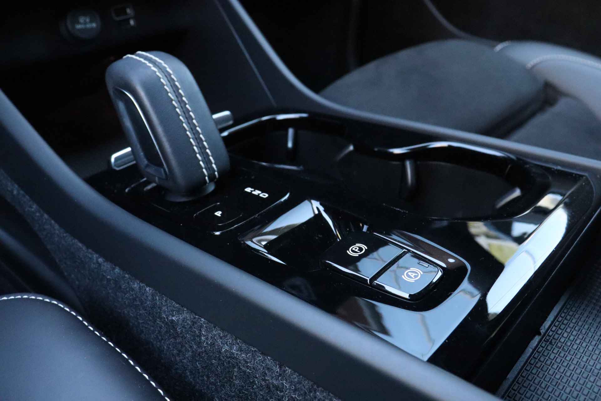 Volvo XC40 T5 Recharge R-Design | Elektrische bestuurdersstoel met geheugen | Stoel en Stuurwielverwarming | Adaptieve Cruise Control | Pil - 43/56