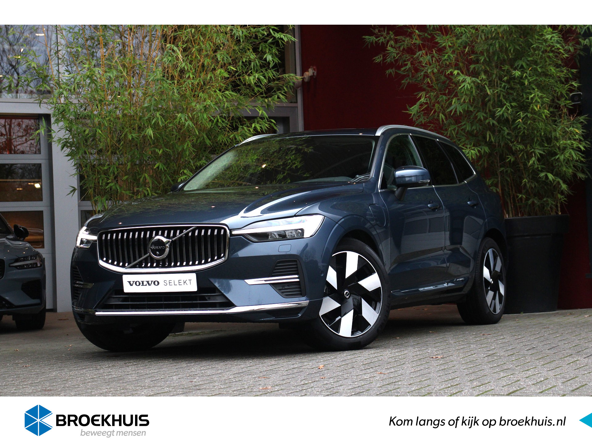 Volvo XC60 Recharge T8 AWD 455pk Ultimate Bright | Luchtvering | Trekhaak | 360 Camera | Schuifdak | Harman/Kardon | Pilot Assist