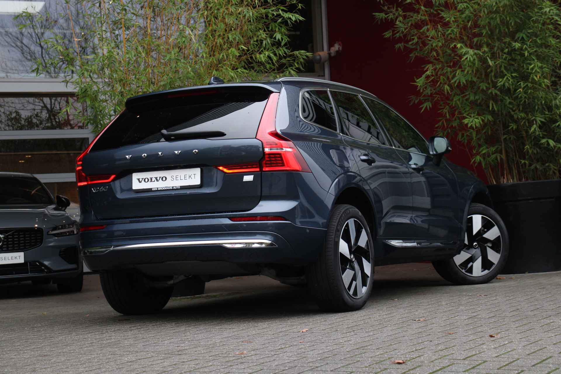 Volvo XC60 Recharge T8 AWD 455pk Ultimate Bright | Luchtvering | Trekhaak | 360 Camera | Schuifdak | Harman/Kardon | Pilot Assist - 3/27